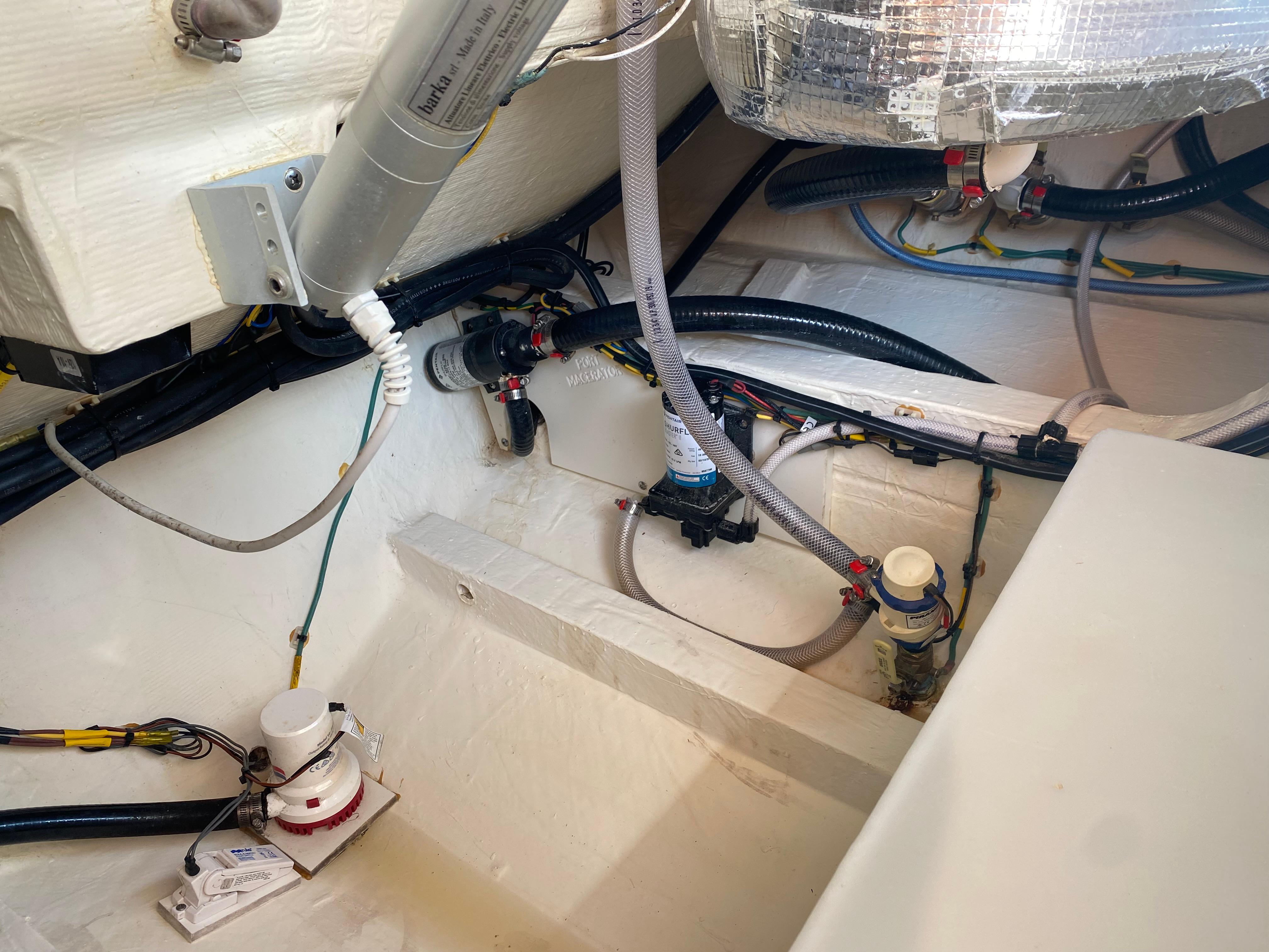 2022-cobia-301-center-console-power-9743577-20250408055531427-1_XLARGE