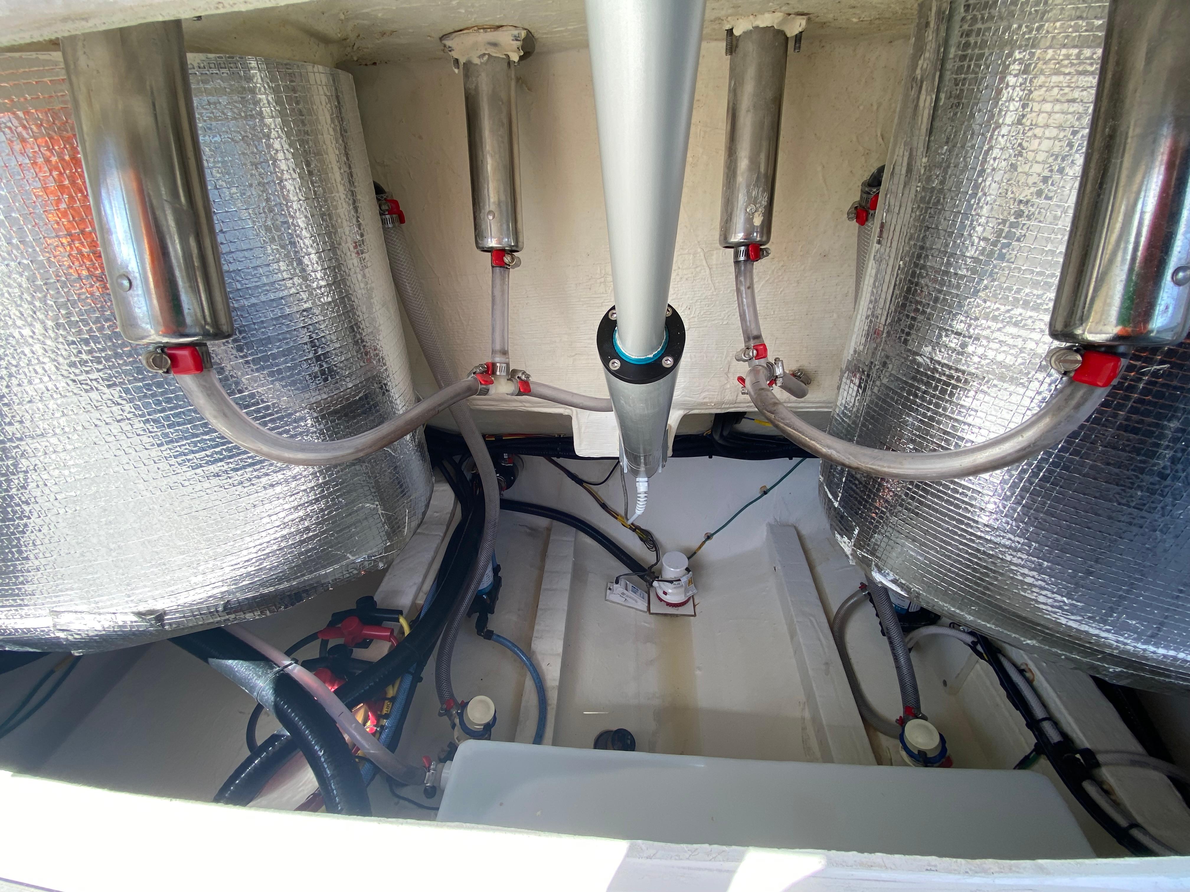 2022-cobia-301-center-console-power-9743577-20250408055539597-1_XLARGE