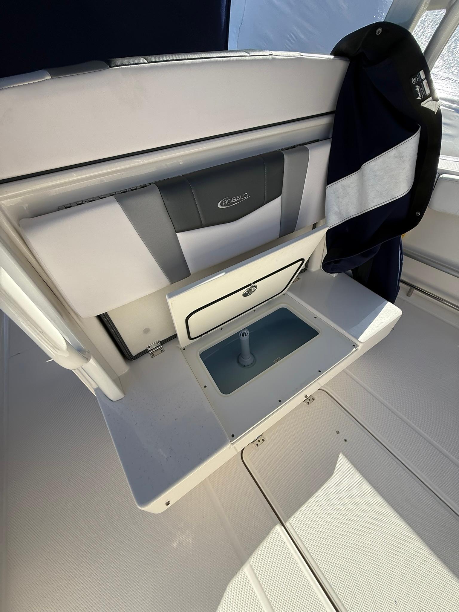 2019-robalo-r272-center-console-power-9753591-20250410073529035-1_XLARGE