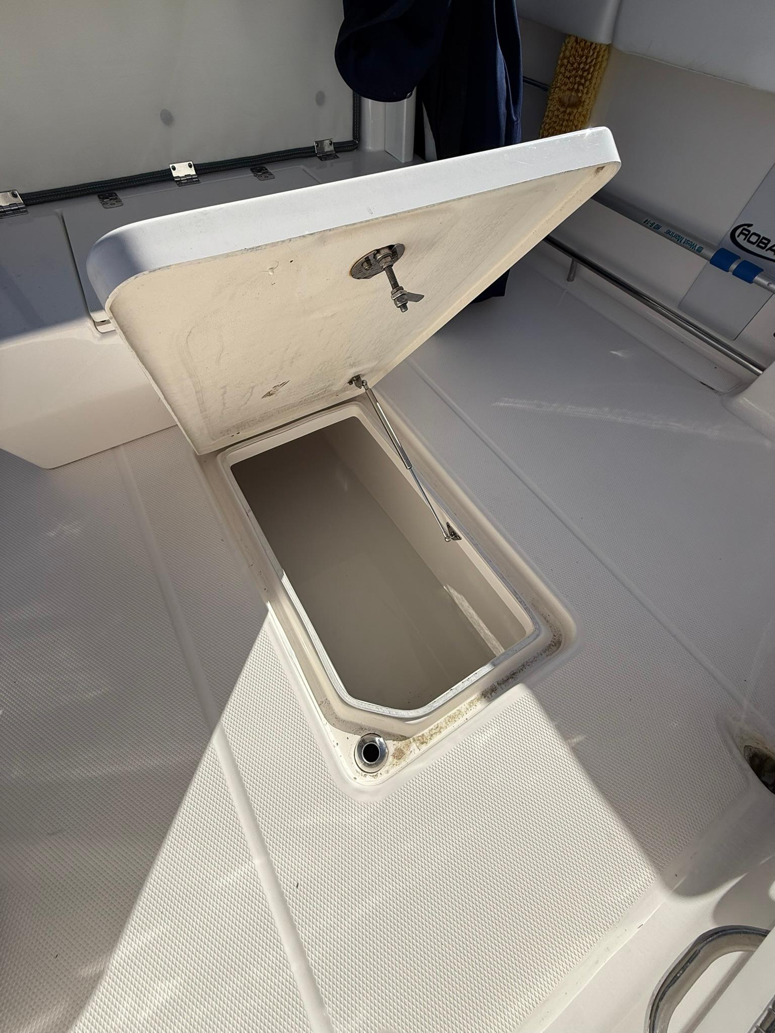 2019-robalo-r272-center-console-power-9753591-20250410073534068-1_XLARGE