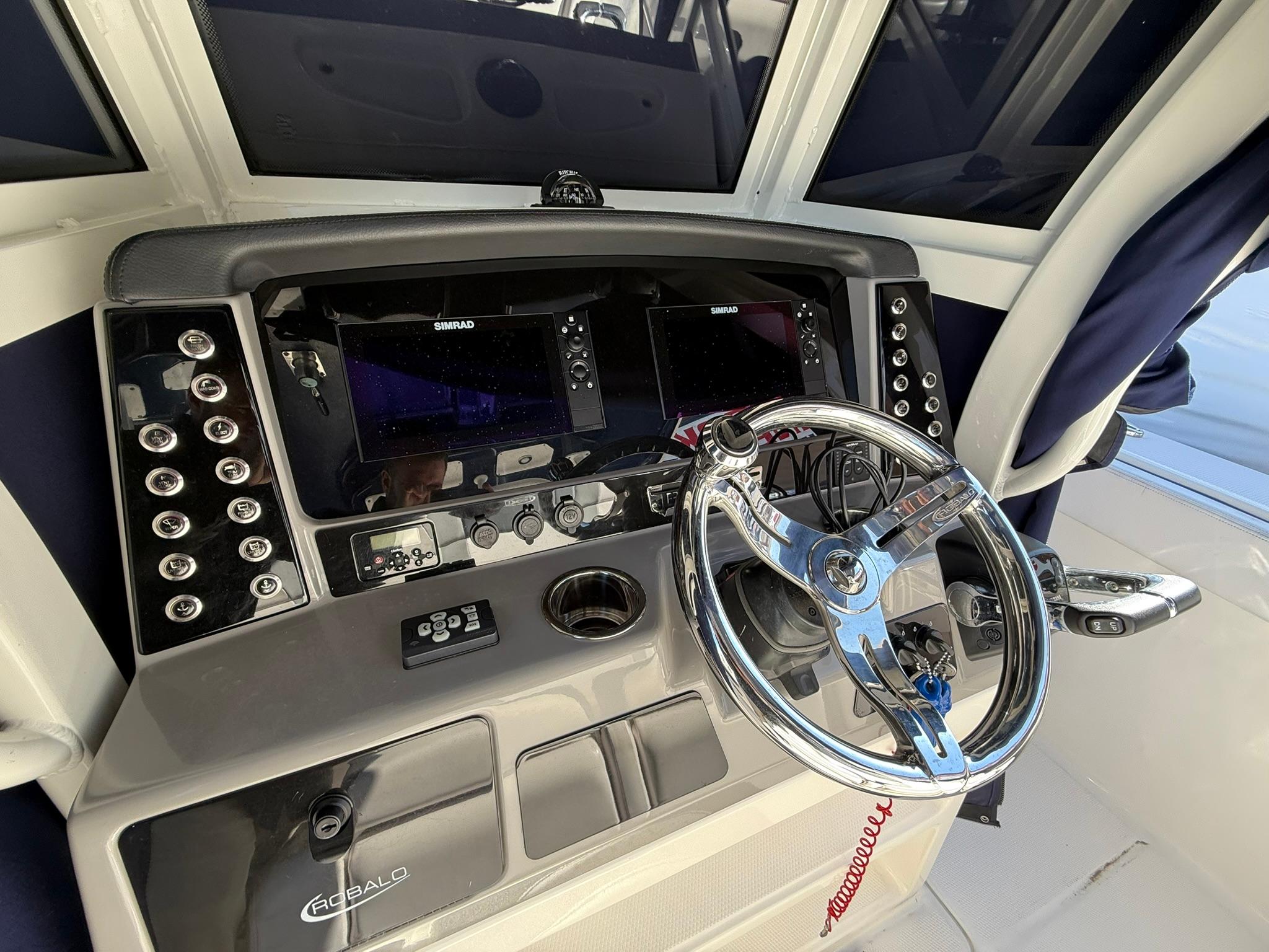 2019-robalo-r272-center-console-power-9753591-20250410073538461-1_XLARGE