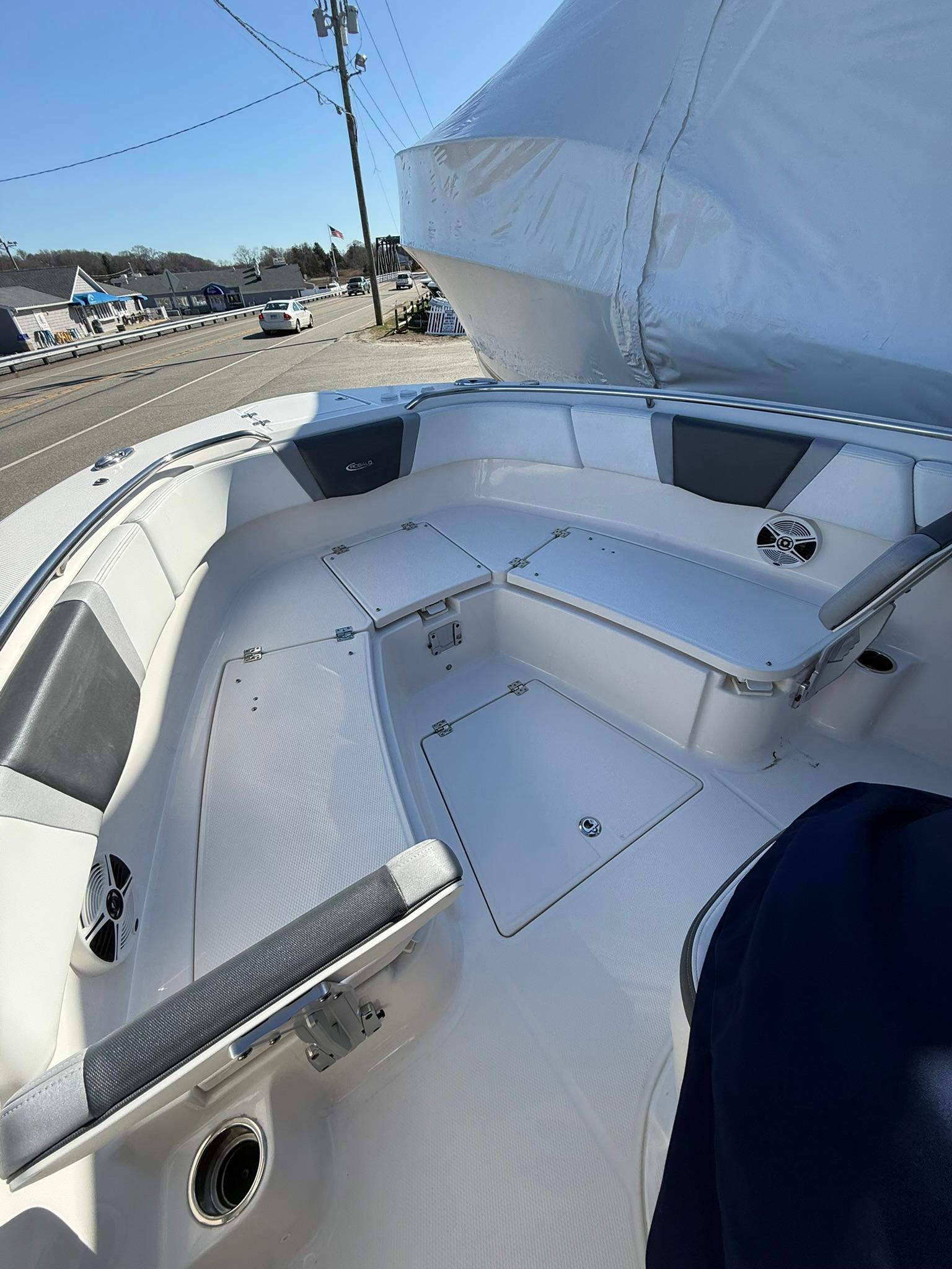 2019-robalo-r272-center-console-power-9753591-20250410073554935-1_XLARGE
