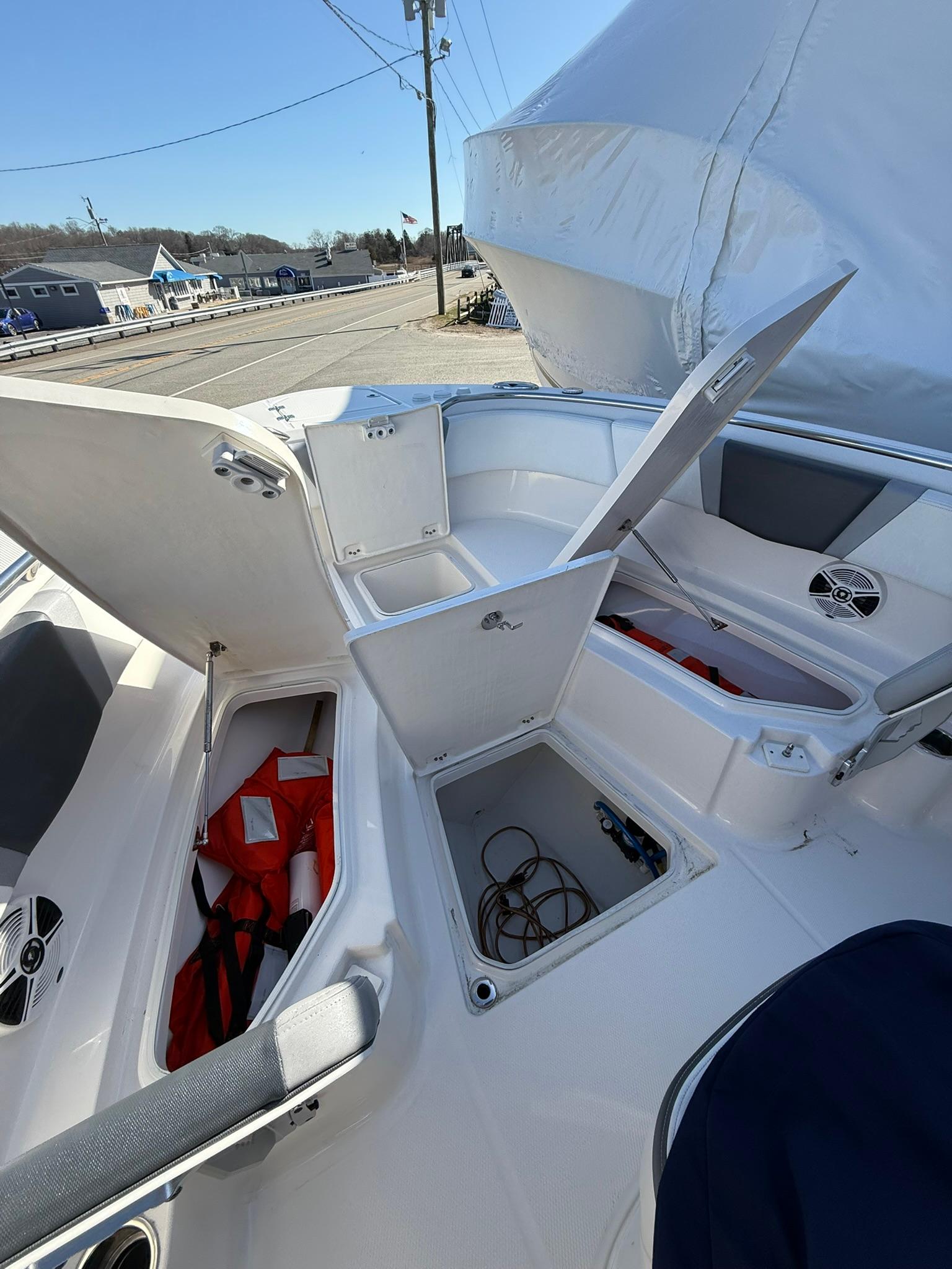 2019-robalo-r272-center-console-power-9753591-20250410073559727-1_XLARGE