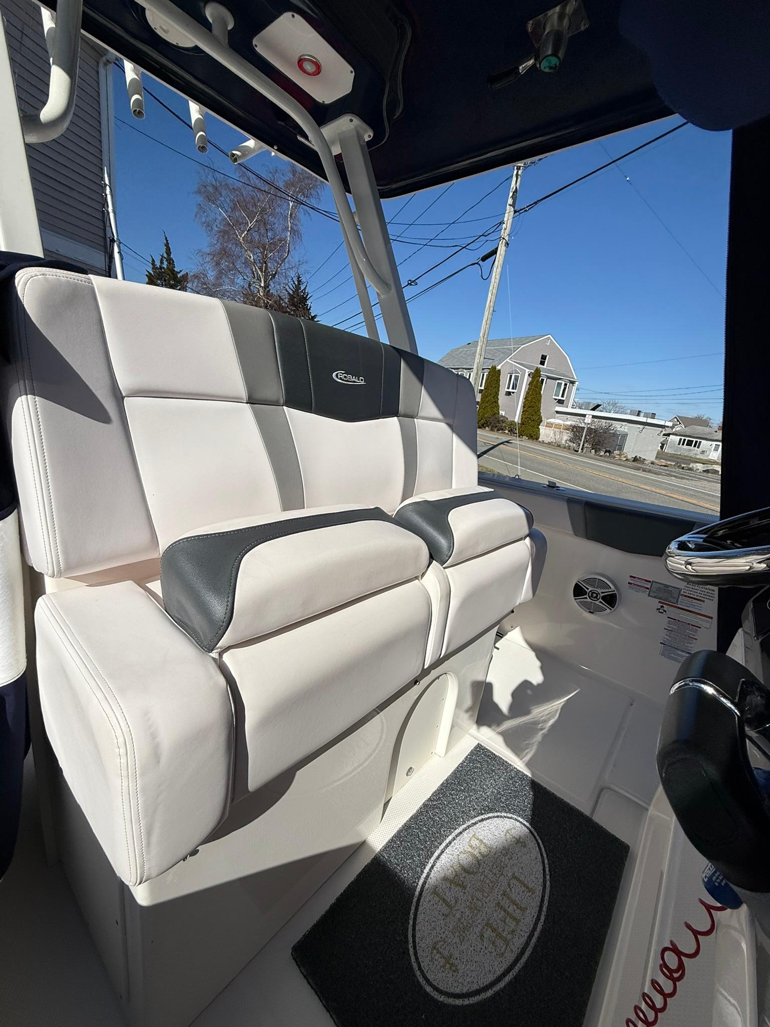 2019-robalo-r272-center-console-power-9753591-20250410073714482-1_XLARGE