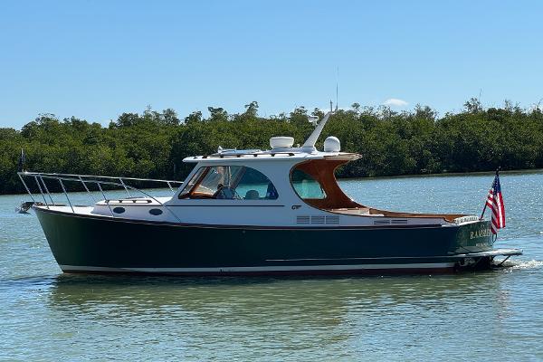 Photo of 2014 Hinckley 37'