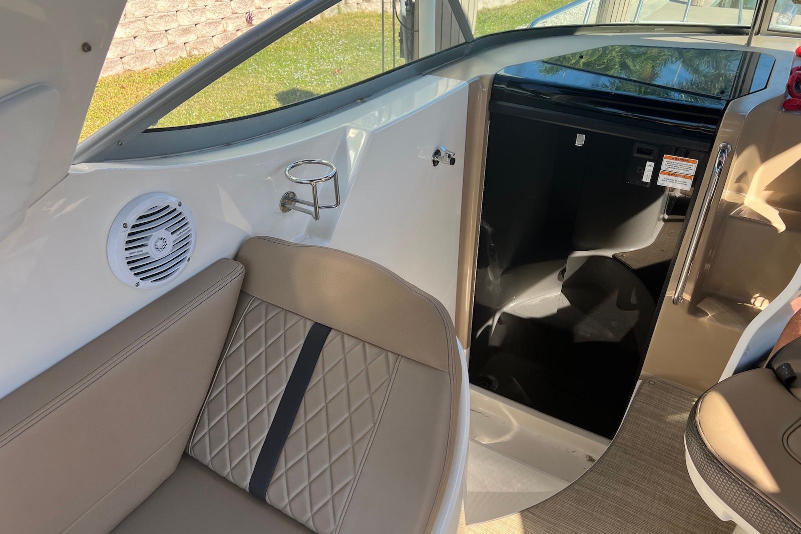 F 10537 PT Knot 10 Yacht Sales F 10537 PT Knot 10 Yacht Sales