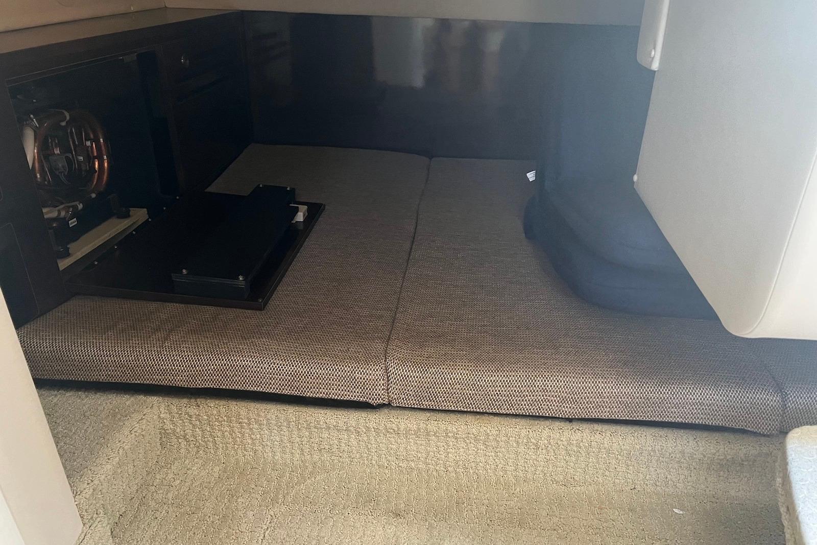 F 10537 PT Knot 10 Yacht Sales F 10537 PT Knot 10 Yacht Sales