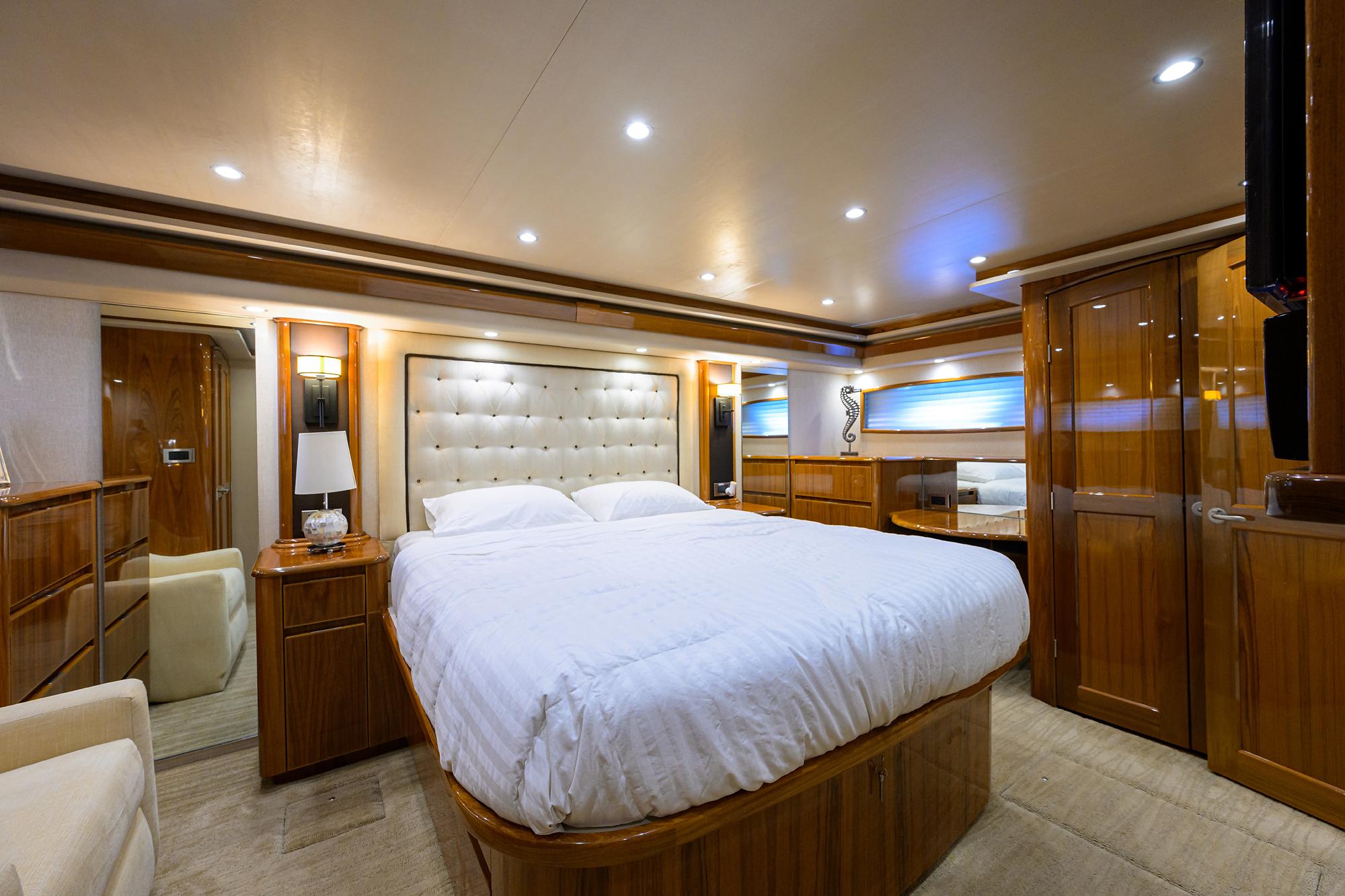 Just Chillin Yacht Photos Pics Viking 76 JUST CHILLIN - Master Stateroom Berth