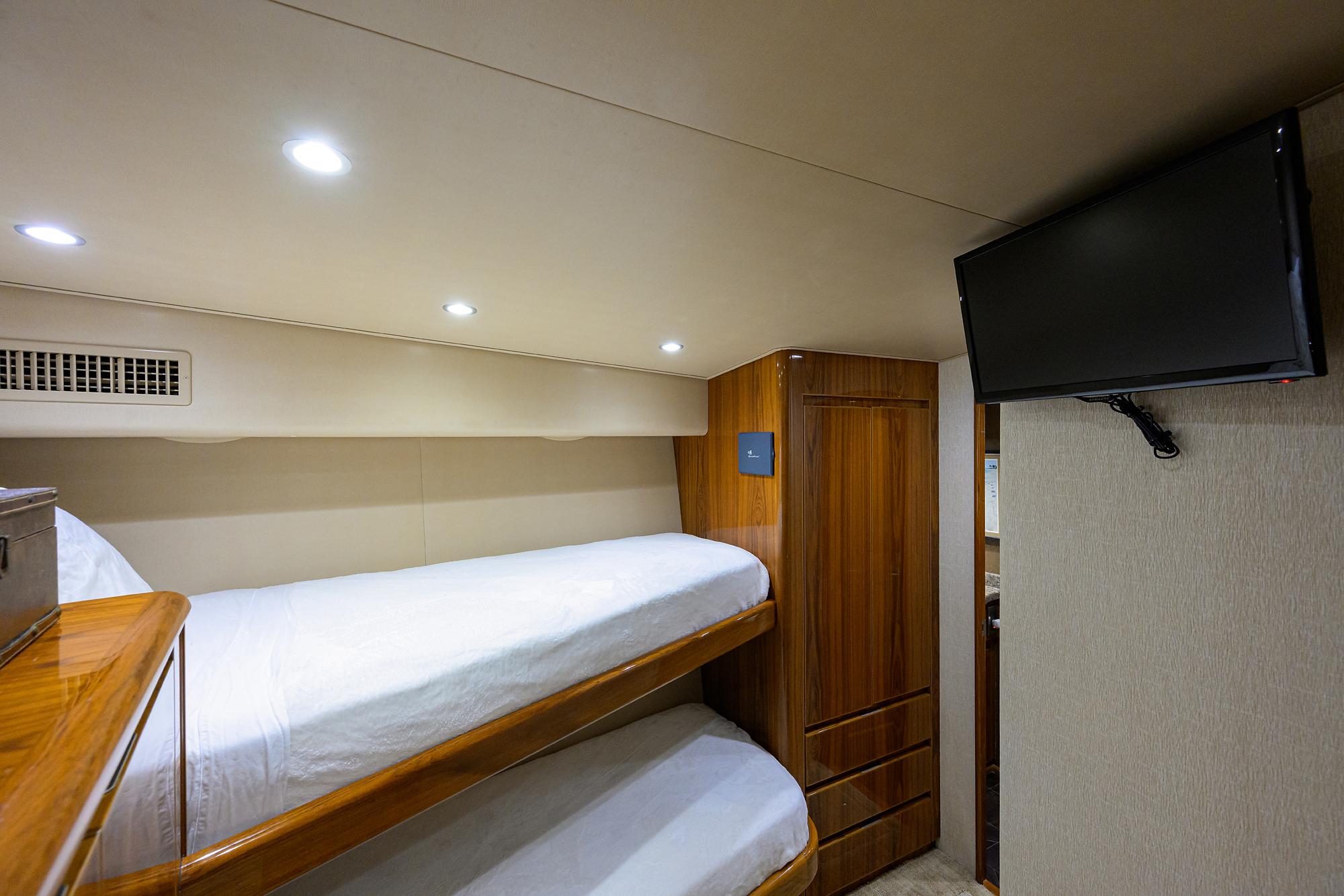 Just Chillin Yacht Photos Pics Viking 76 JUST CHILLIN - Starboard Guest Stateroom Bunks