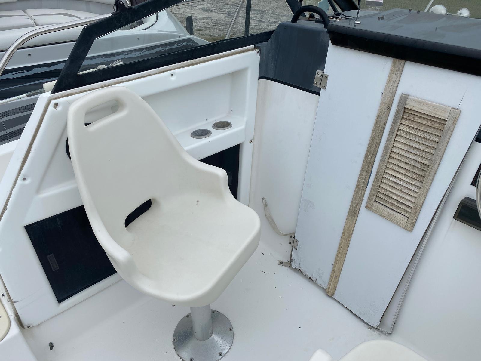 1991 Trophy Marine boat for sale, model of the boat is 2002 Walkaround & Image # 4 of 13