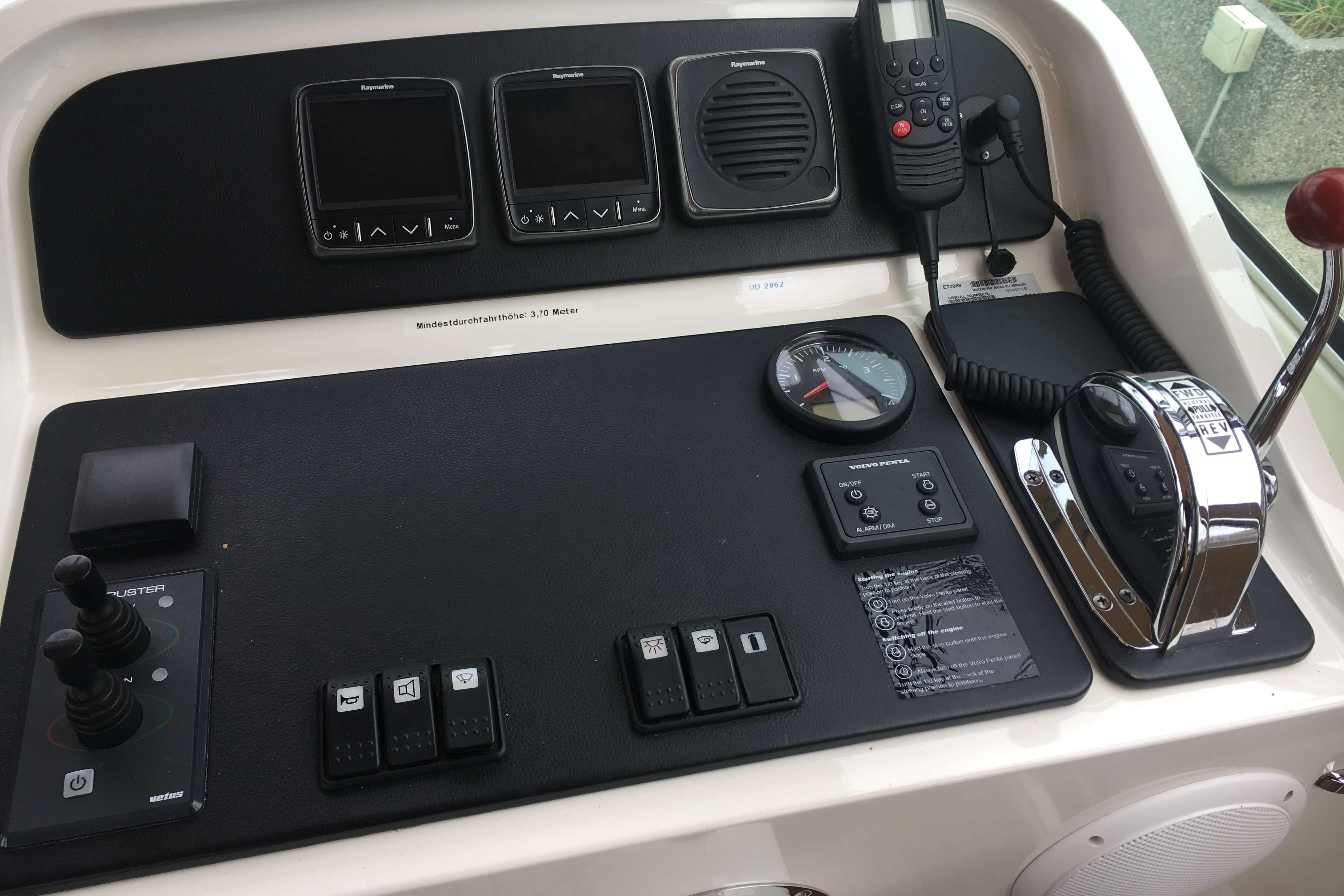 Control panel of 2014 Linssen Yachts The New Classic Sturdy 36 AC boat.