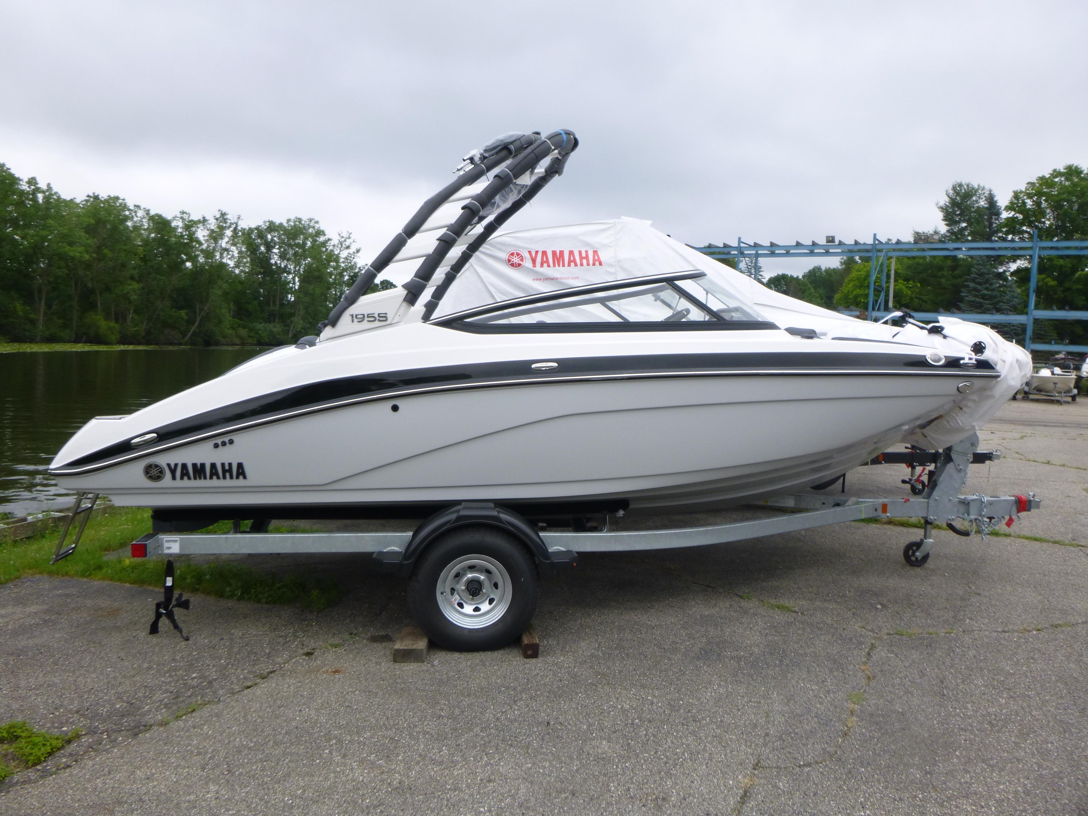 2025 Yamaha Boats 195S Gallery