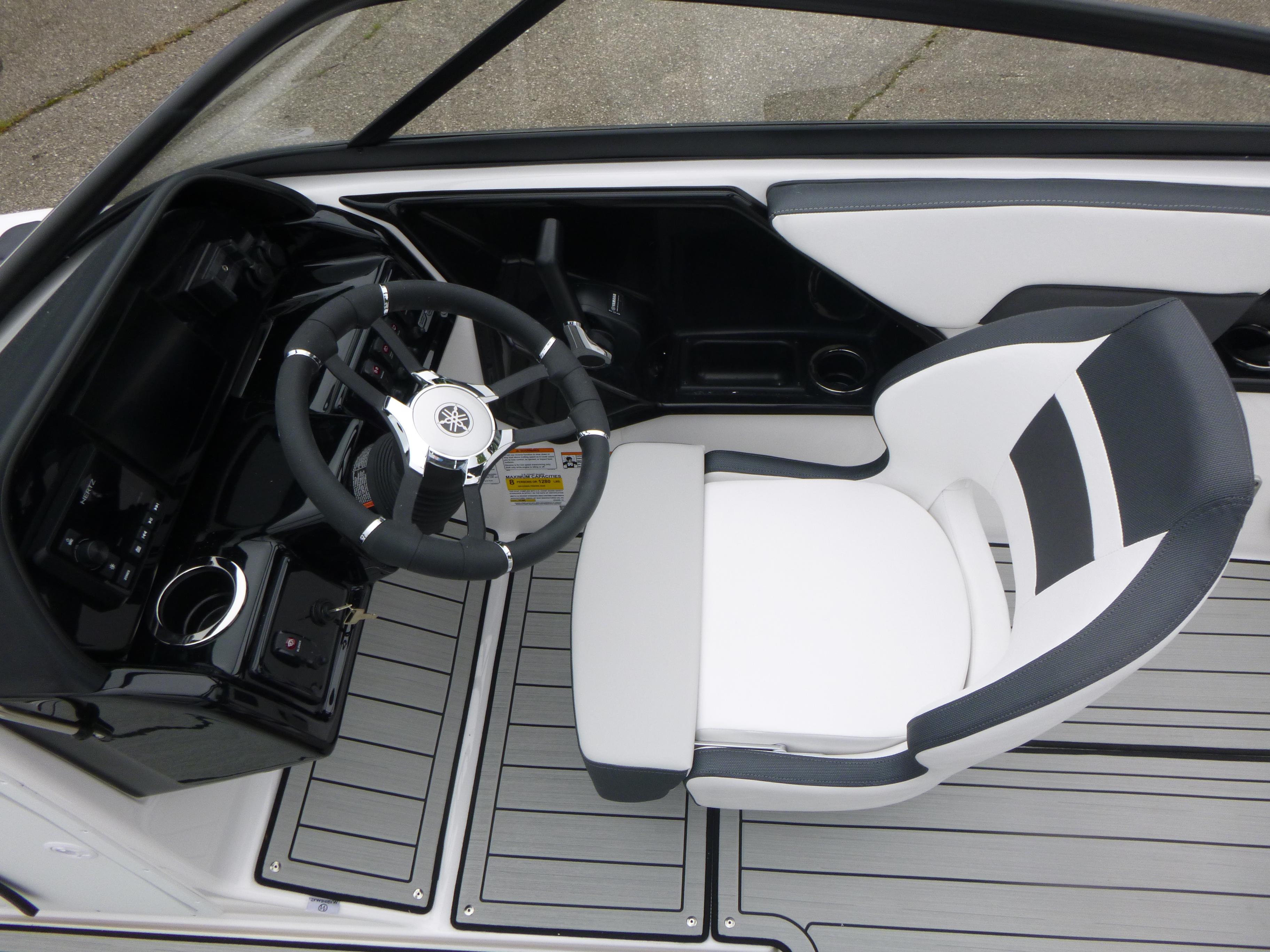 2025 Yamaha Boats 195S Gallery