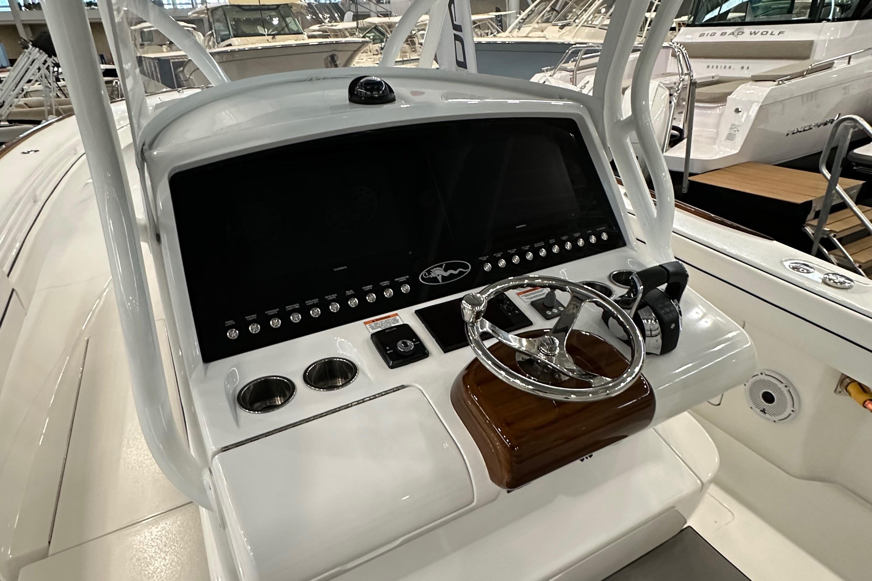 2022 Bentley v-33 center console