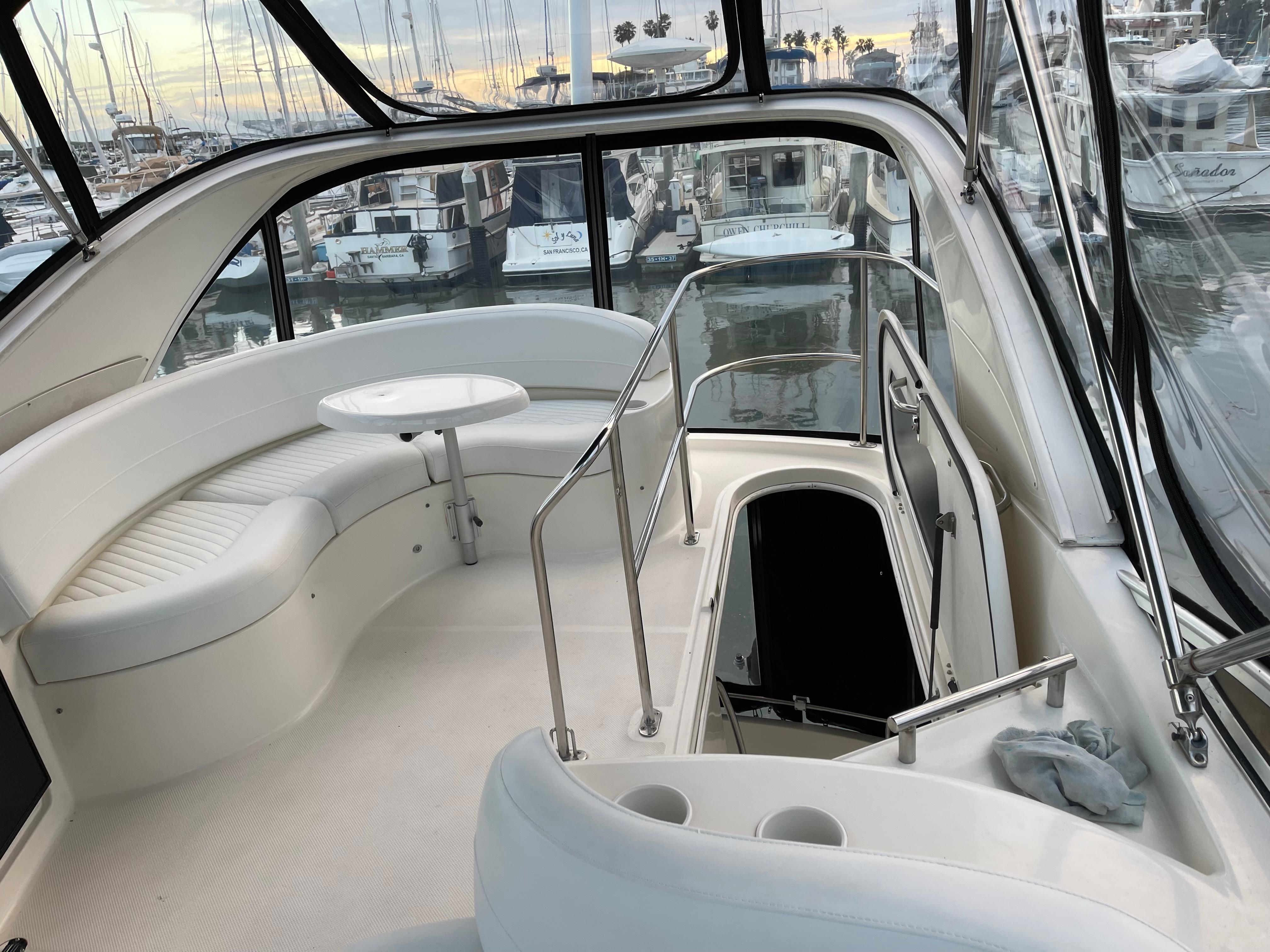 Aft Flybridge Seating