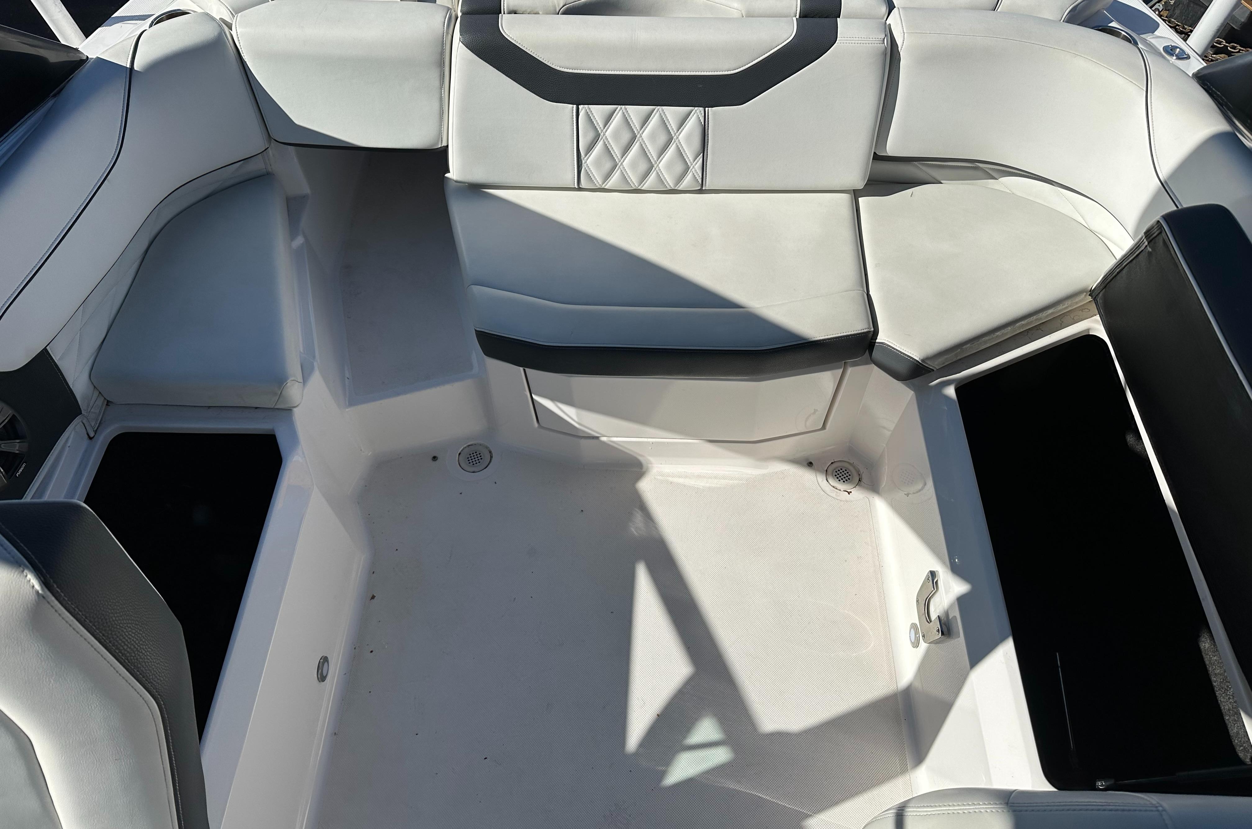 2018 Regal 23 OBX-15