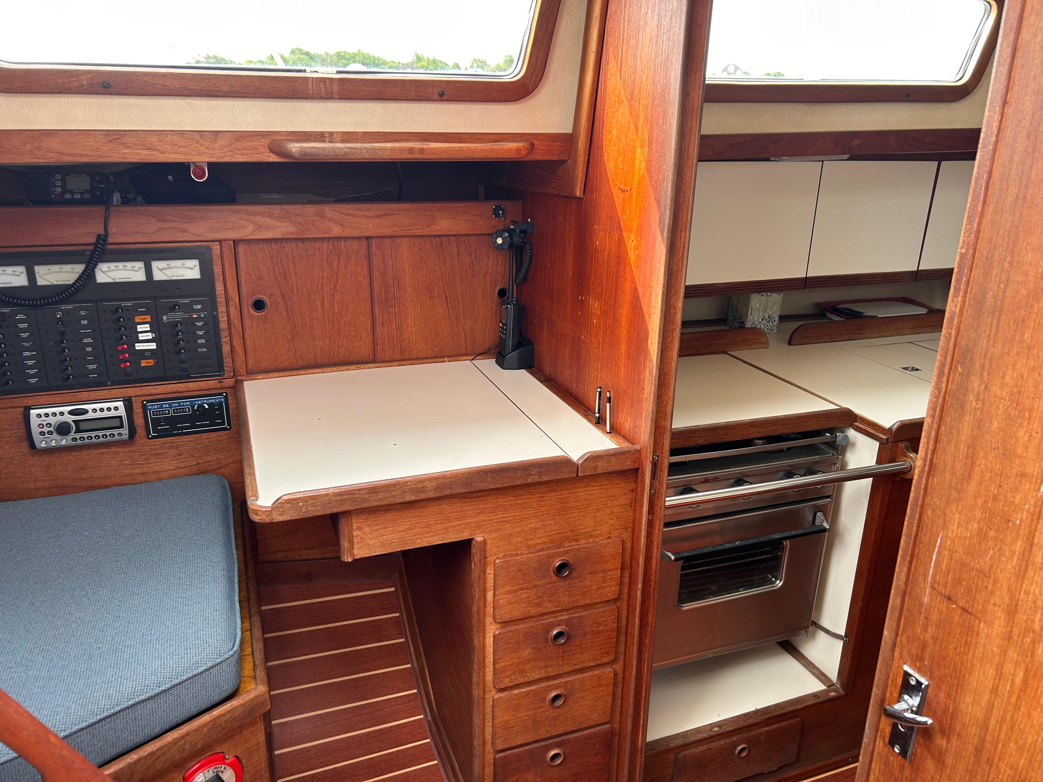 1983 Sabre 38