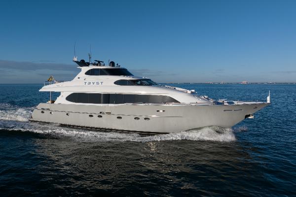 Photo of 2002 Lazzara 94'