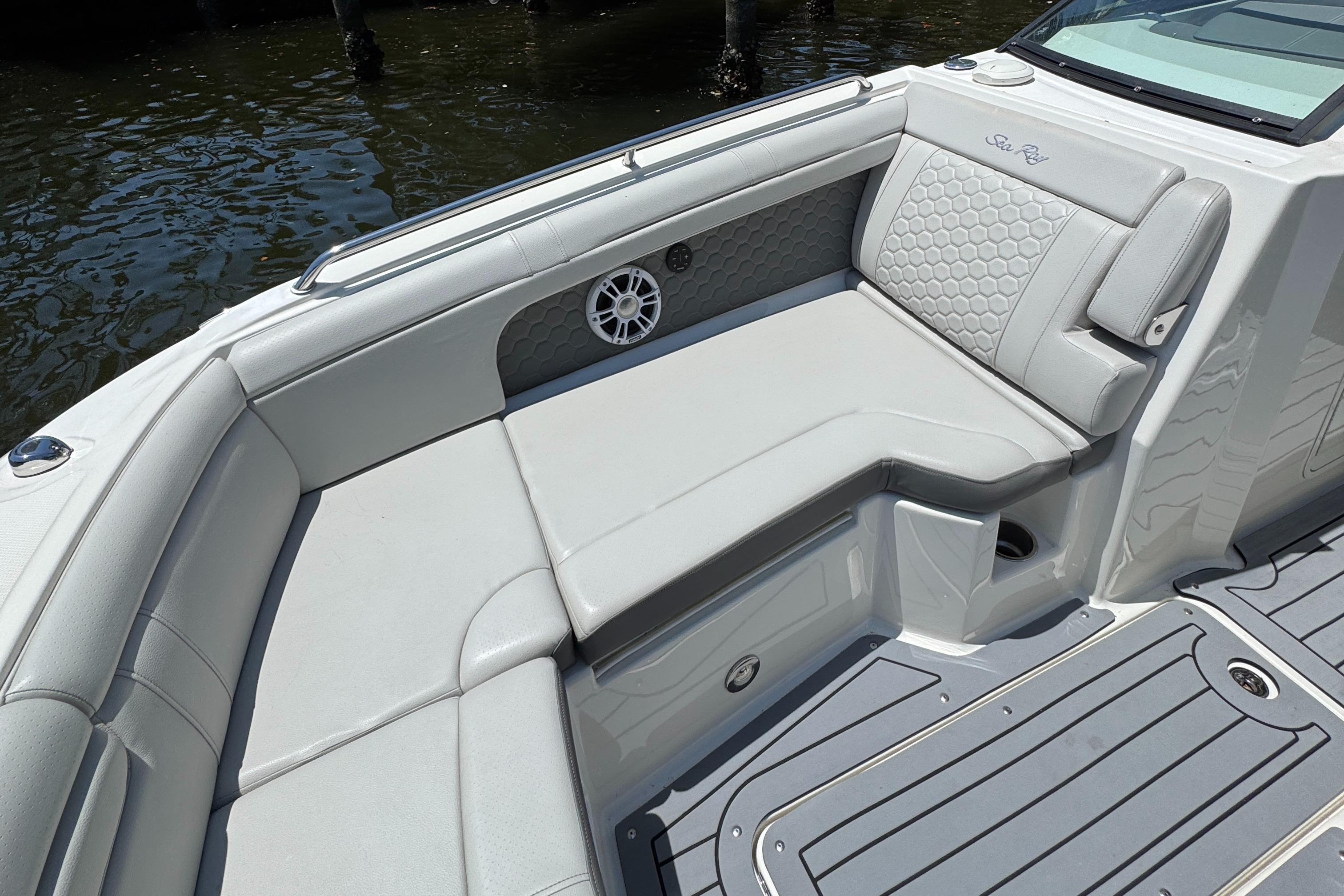 2021-sea-ray-sdx-290-outboard-power-9793648-20250514090045886-1_XLARGE