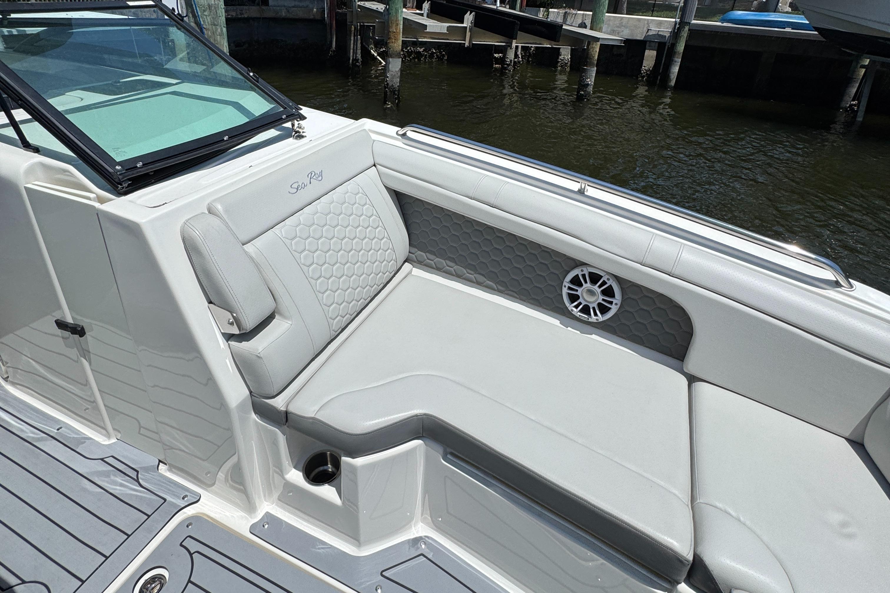 2021-sea-ray-sdx-290-outboard-power-9793648-20250514090047893-1_XLARGE