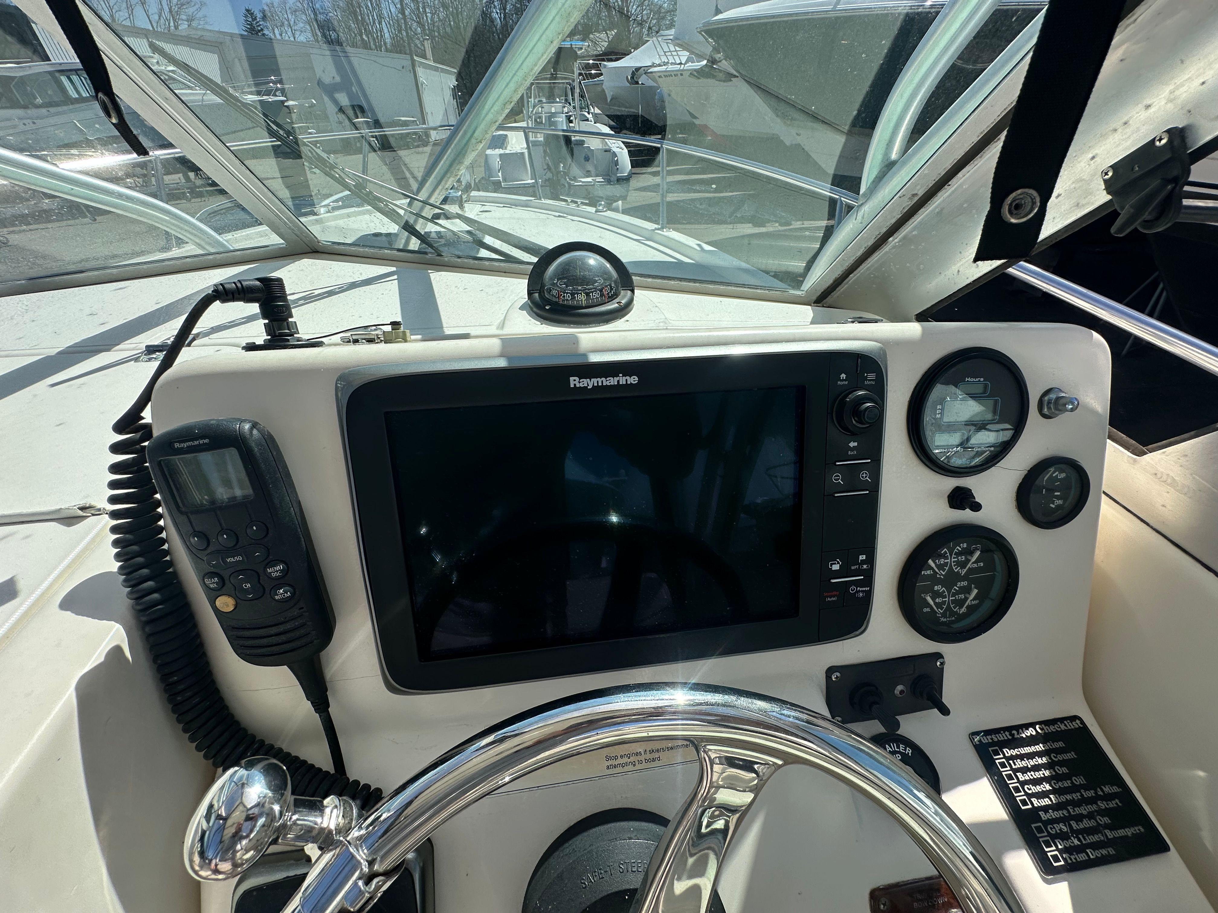 1998 Pursuit 2460 Denali-7