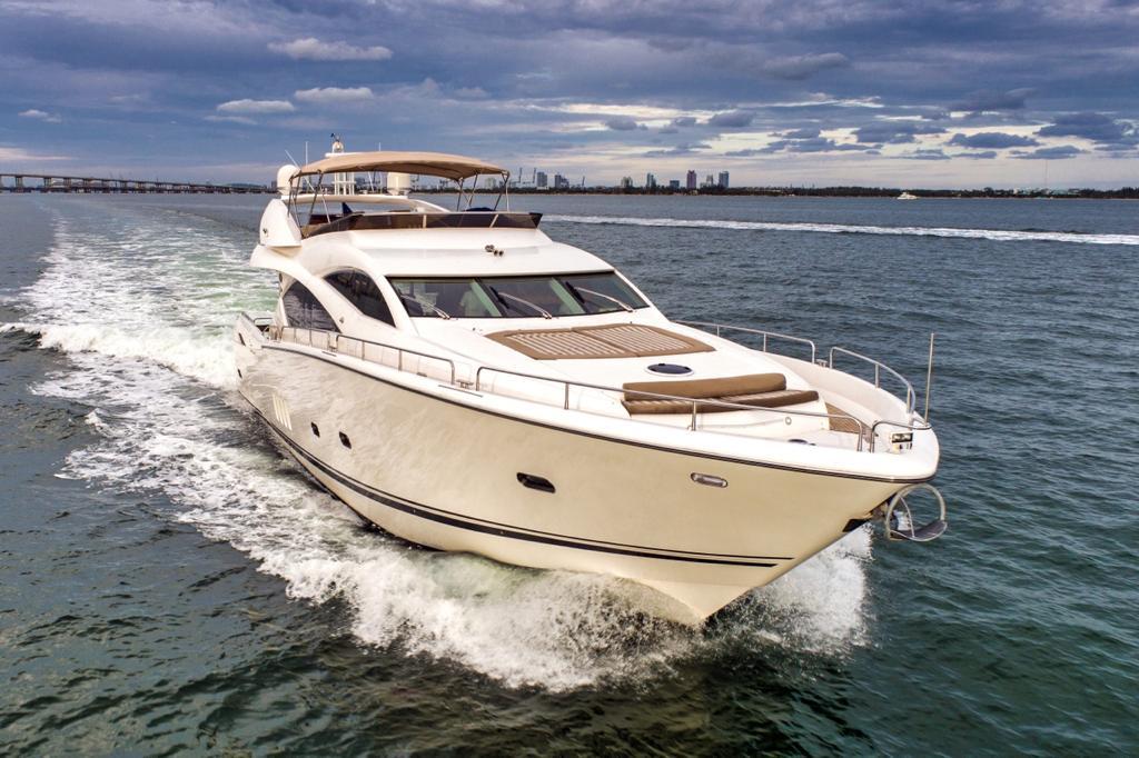 2006 SUNSEEKER 82 YACHT