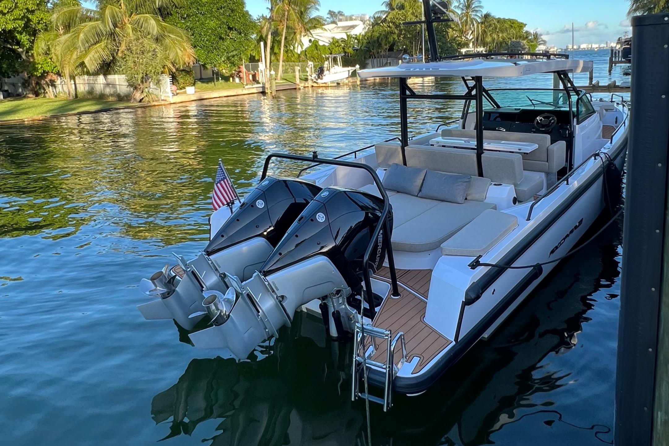 2023 Axopar 37 Sun-Top