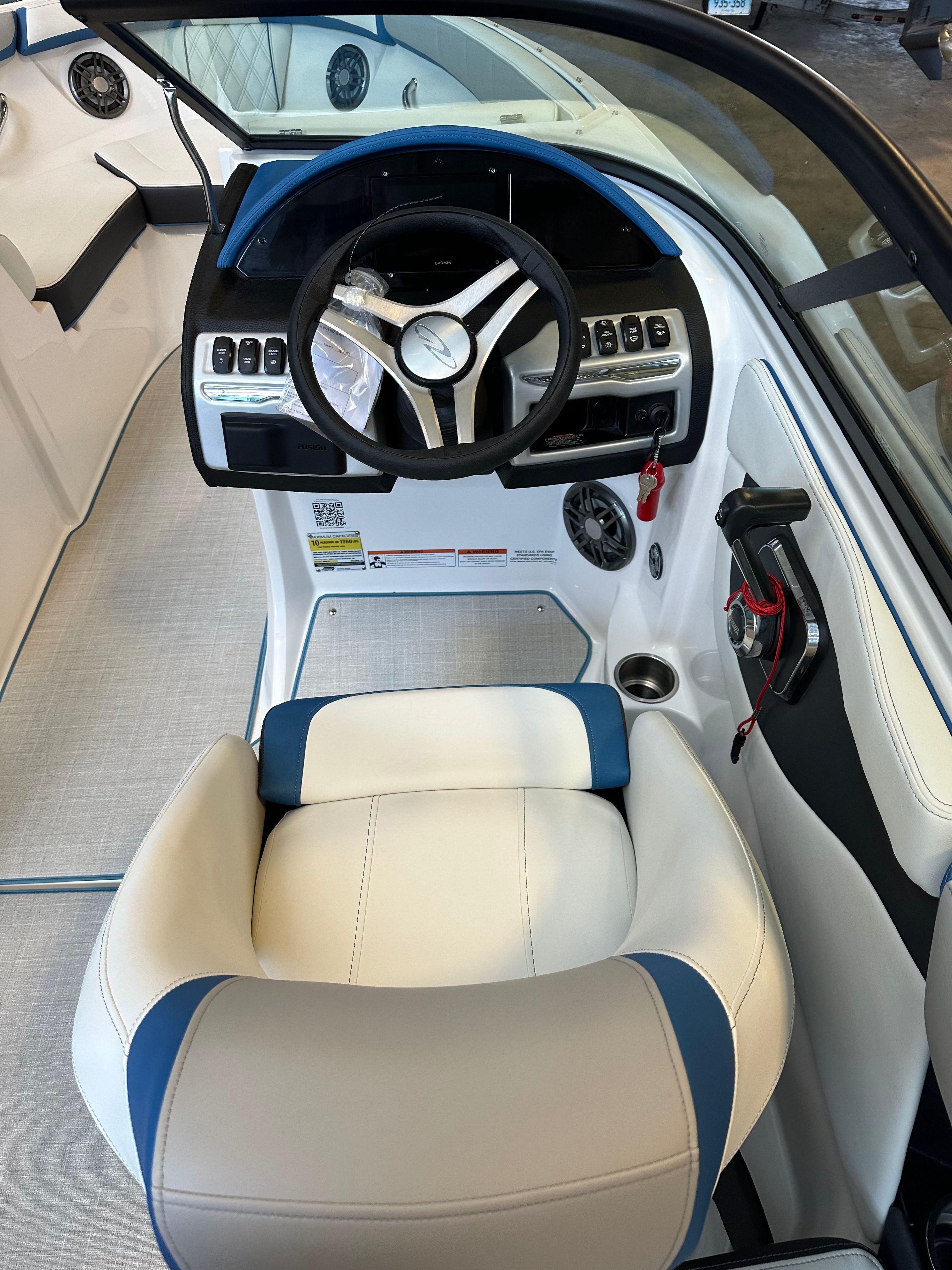 2025 Regal 2000ES Bowrider-12