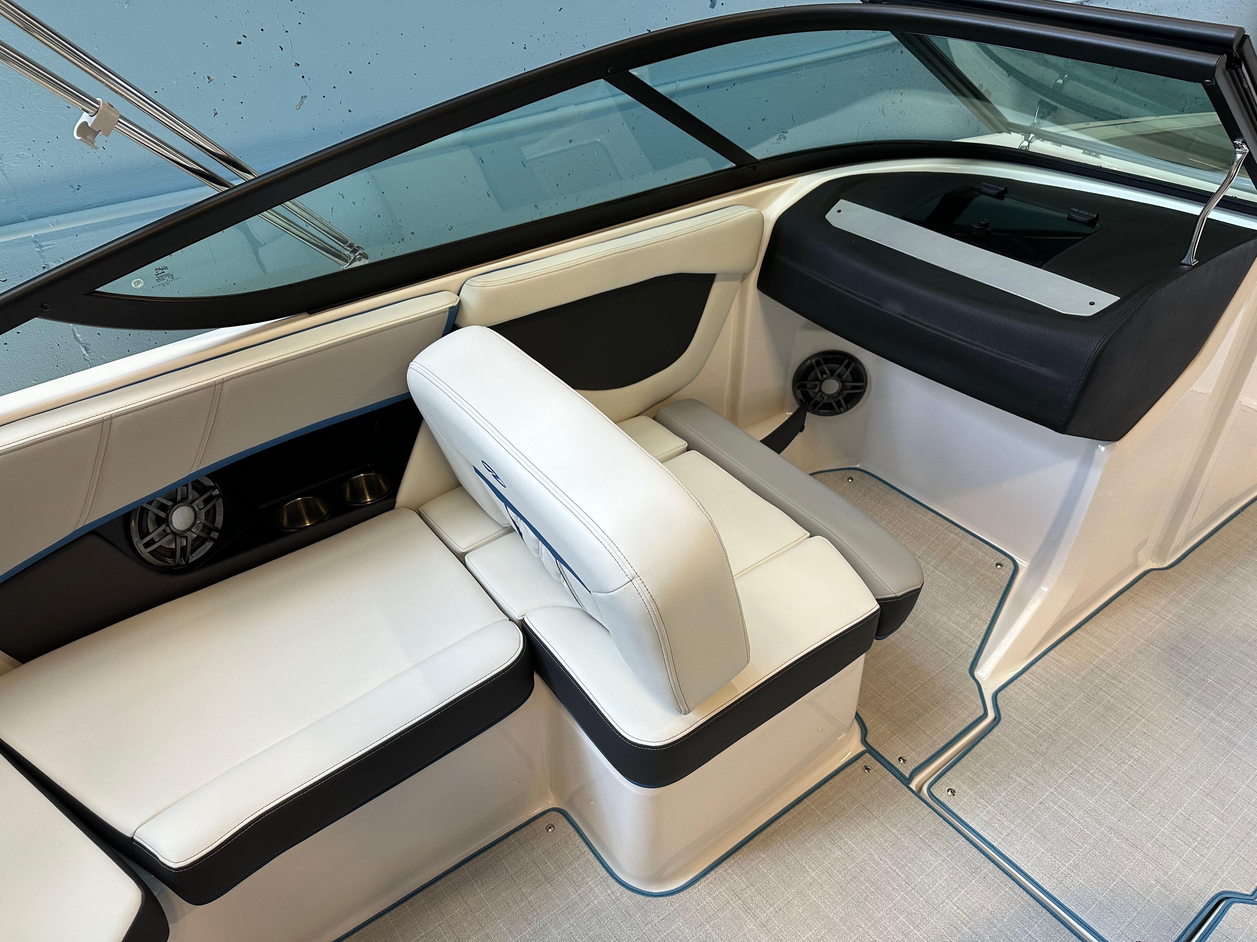 2025 Regal 2000ES Bowrider-10