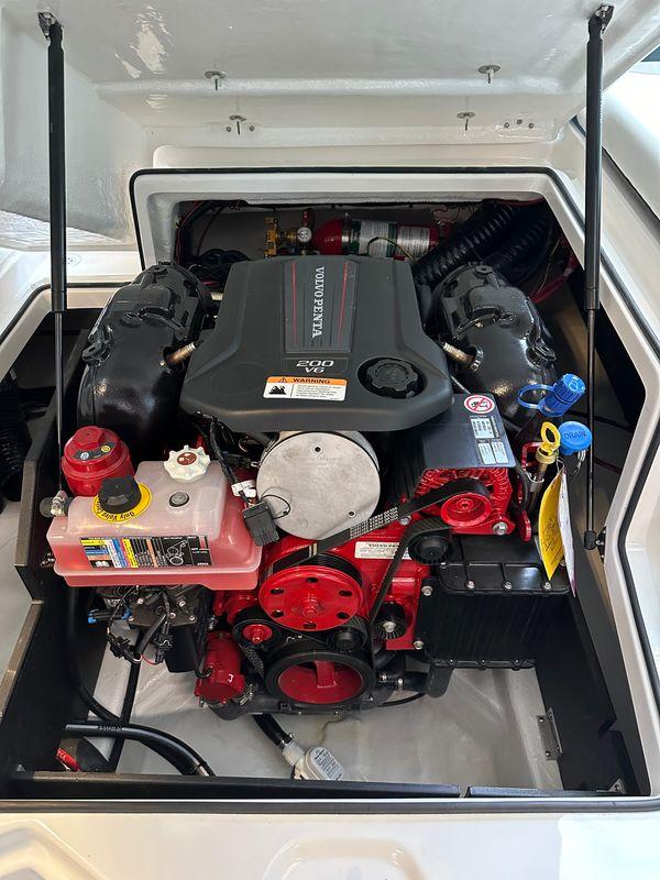 2025 Regal 2000ES Bowrider-18