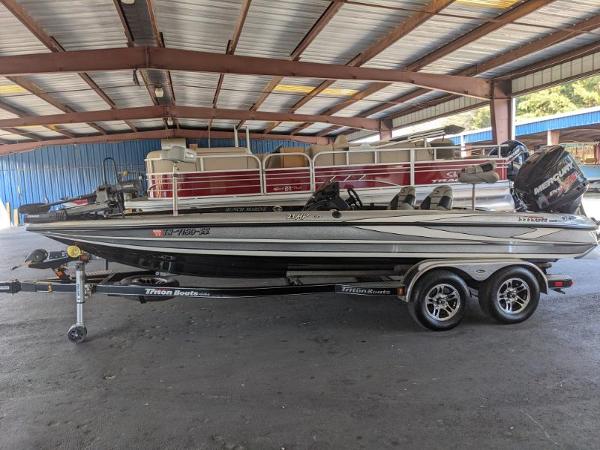 2013 Triton boat for sale, model of the boat is 21 HP Elite & Image # 1 of 11