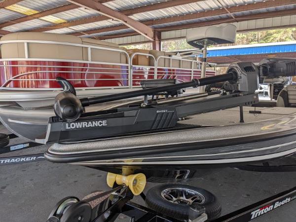 2013 Triton boat for sale, model of the boat is 21 HP Elite & Image # 9 of 11