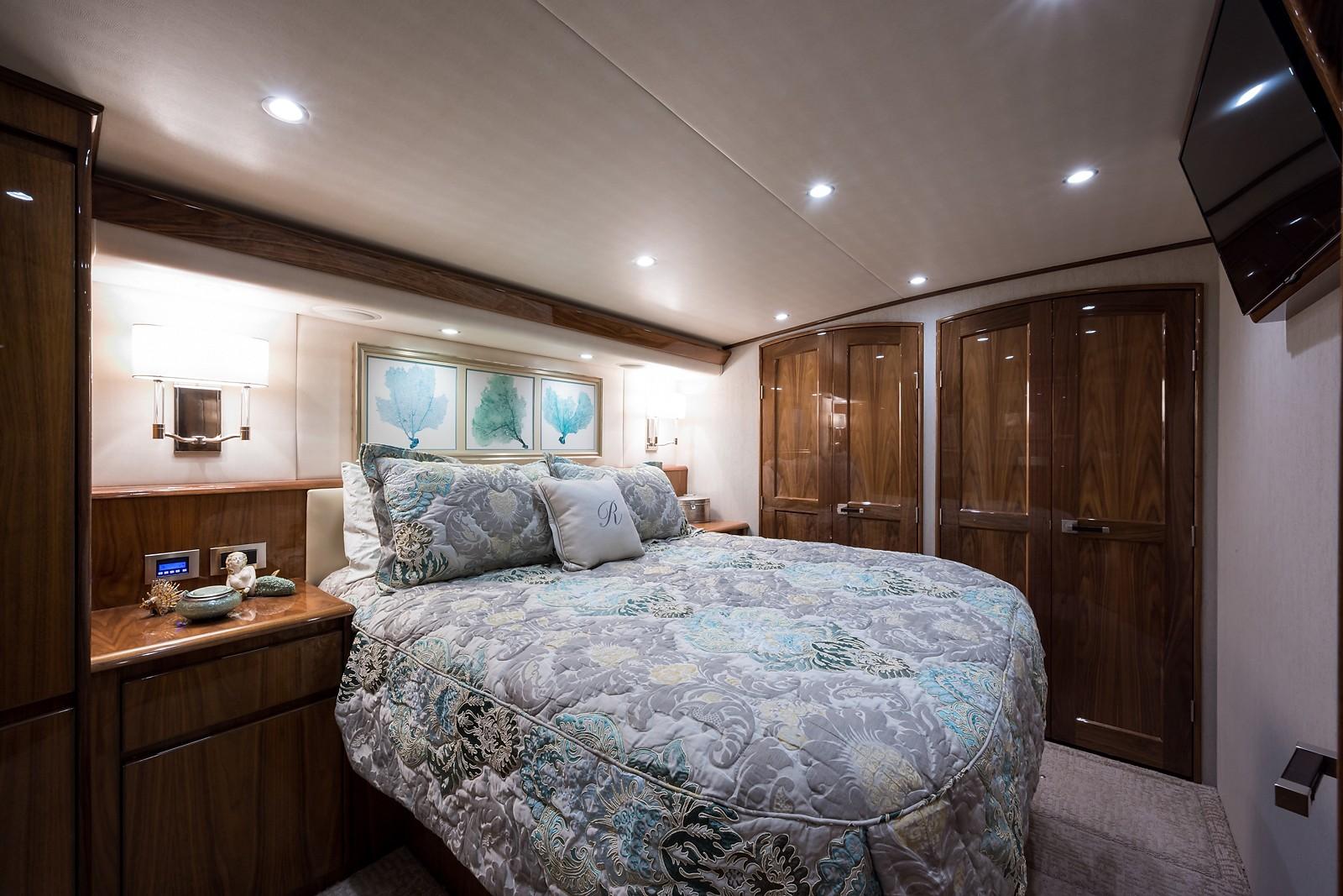 Viking 62 REEL DRAG - Master Stateroom Bed & TV