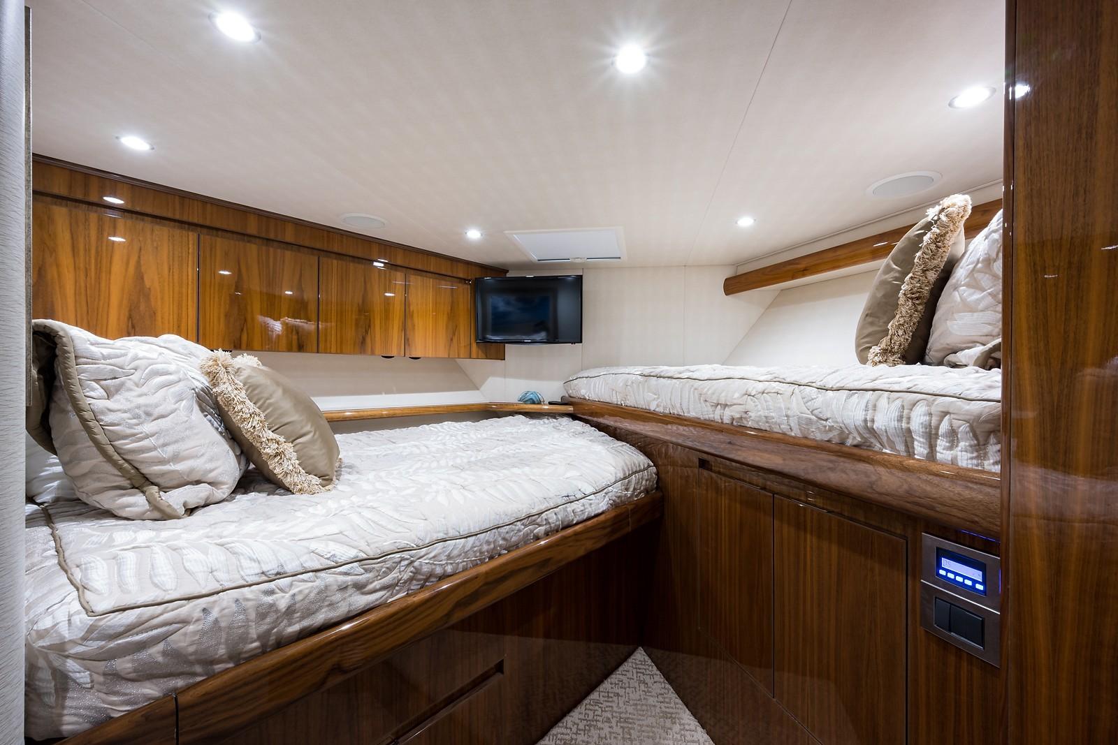 Viking 62 REEL DRAG - Forward Stateroom V Berths