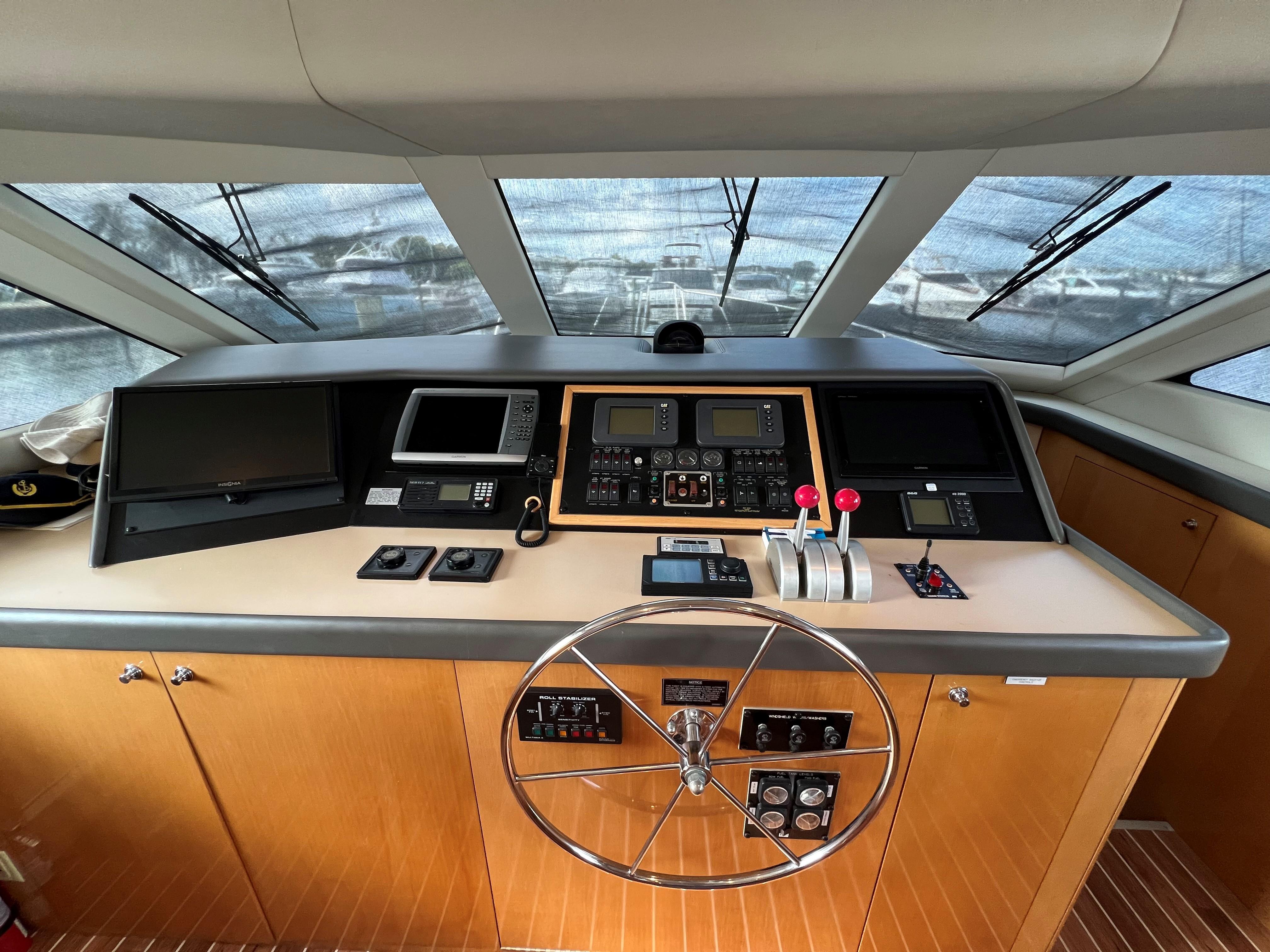 2001-hatteras-75-cockpit-motor-yacht-power-9623673-20250528125838575-1_XLARGE