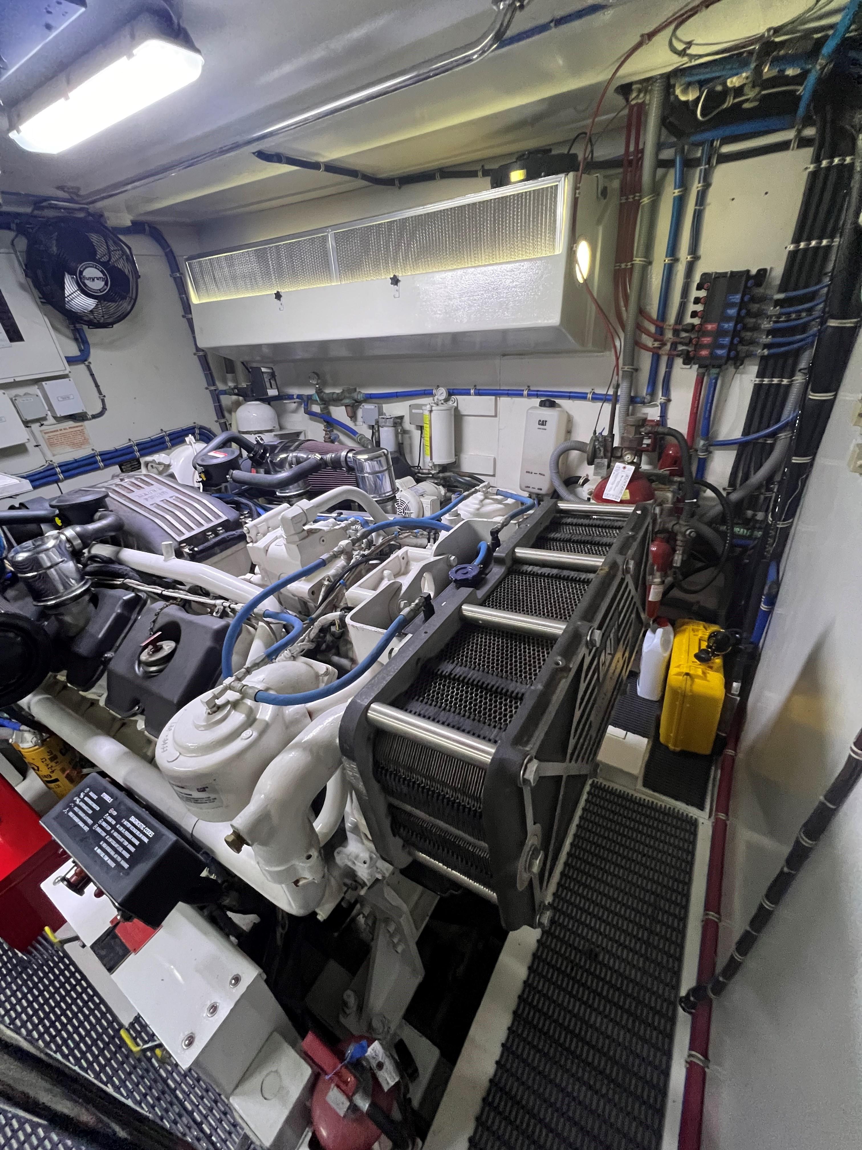 2001-hatteras-75-cockpit-motor-yacht-power-9623673-20250528131428440-1_XLARGE