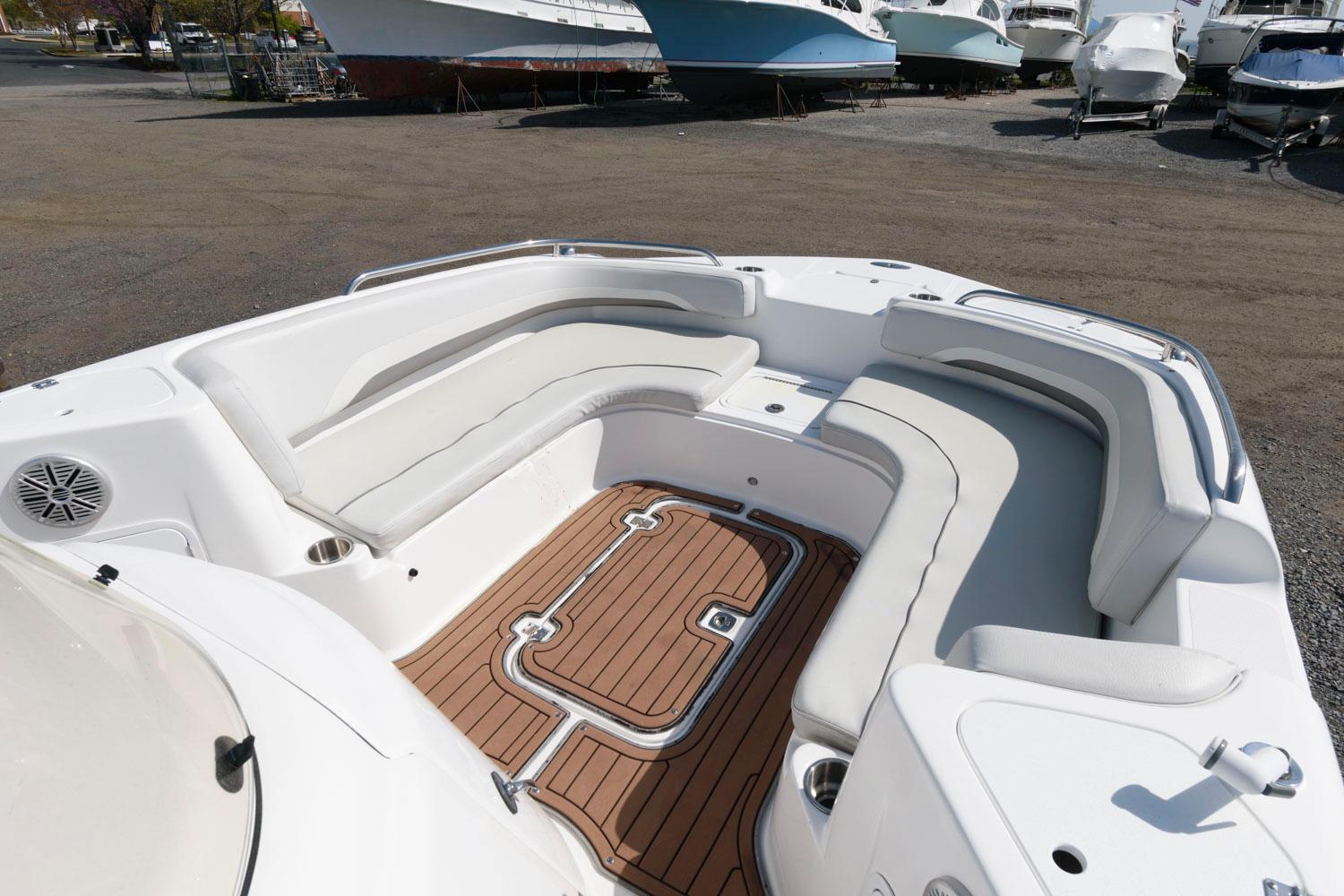 M 6889 MD Knot 10 Yacht Sales