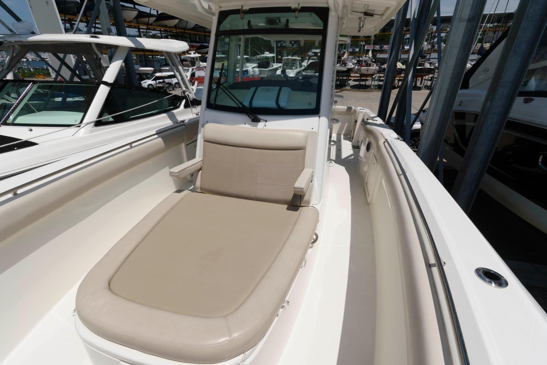 M 6223 RD Knot 10 Yacht Sales