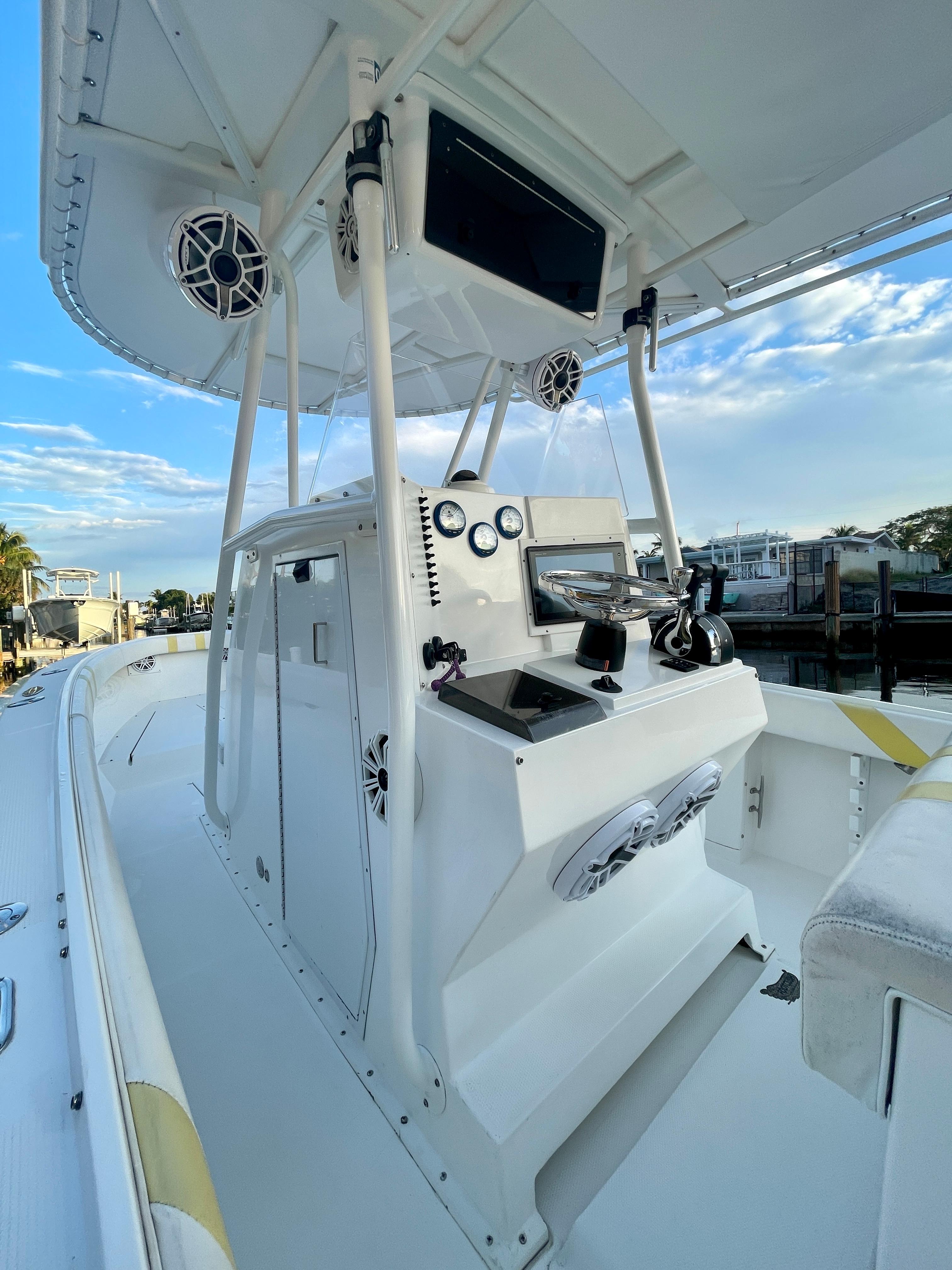 Island Runner 31 - Tide Up - helm console