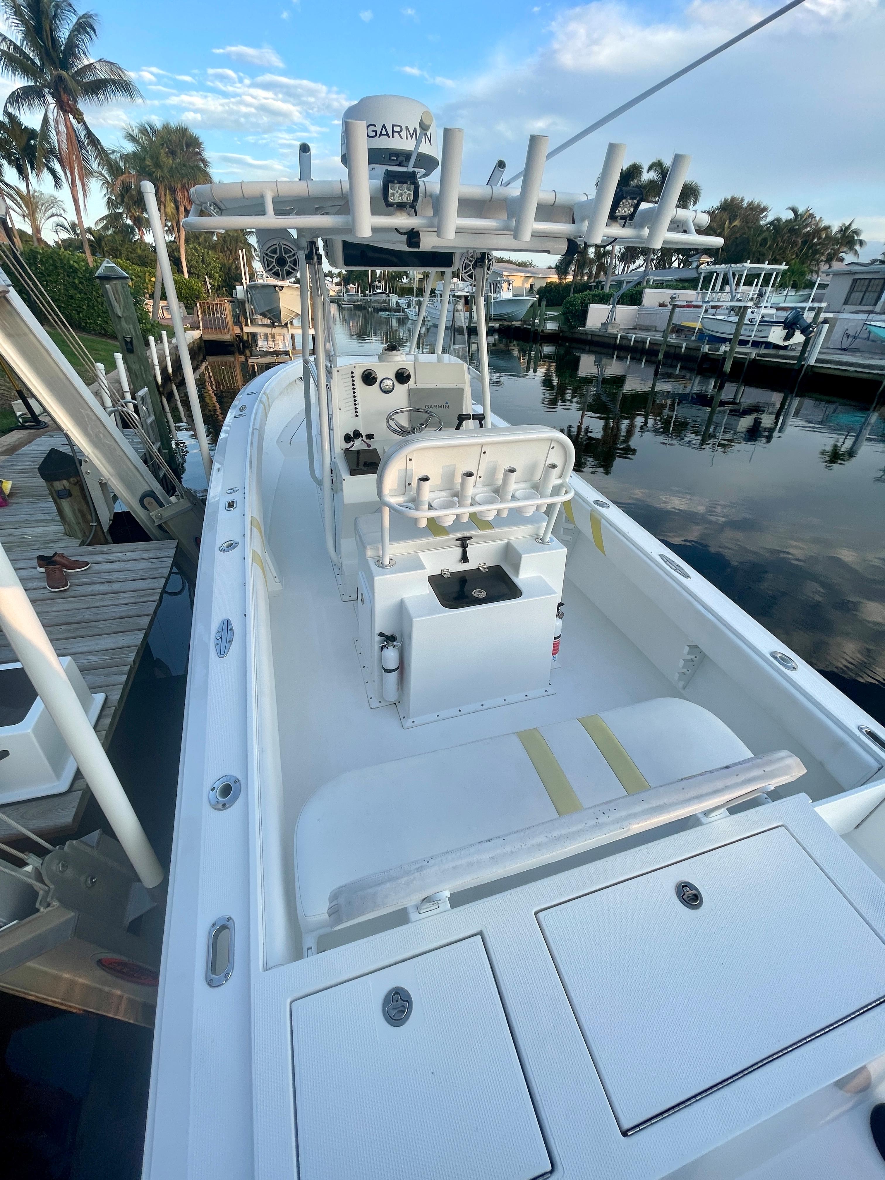 Island Runner 31 - Tide Up - aft deck