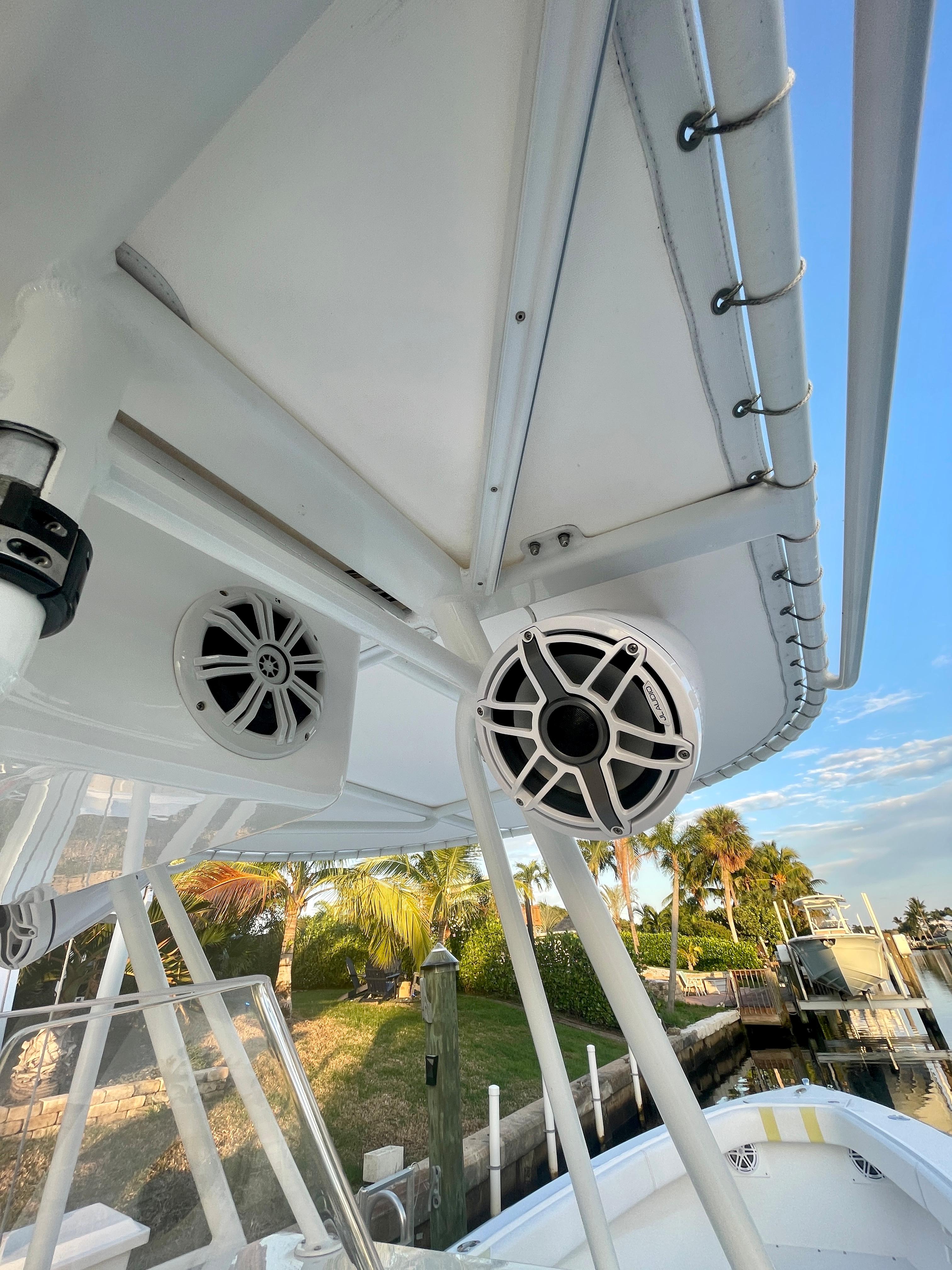 Island Runner 31 - Tide Up - speakers
