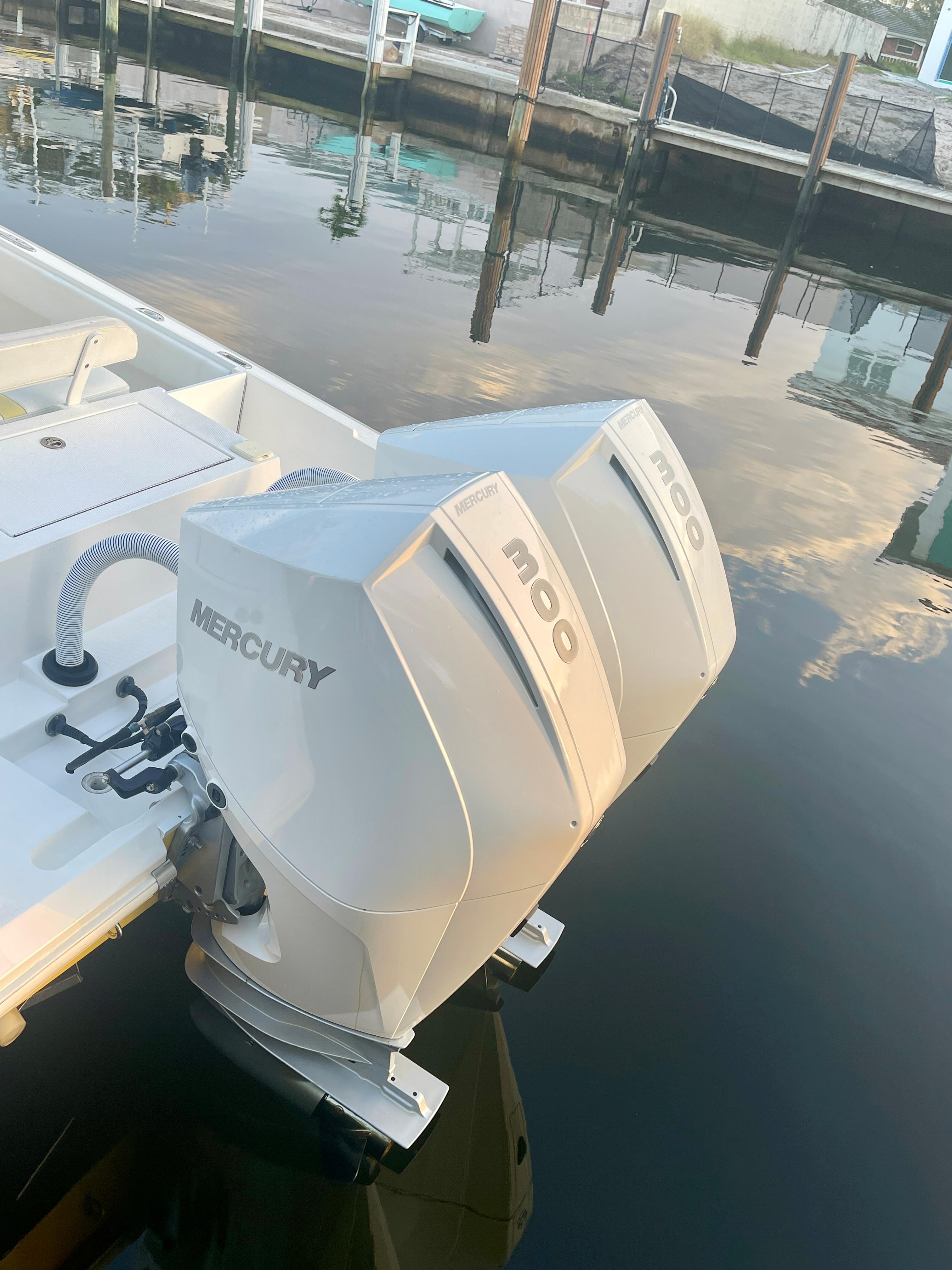 Island Runner 31 - Tide Up- Twin Mercury 300 Engines