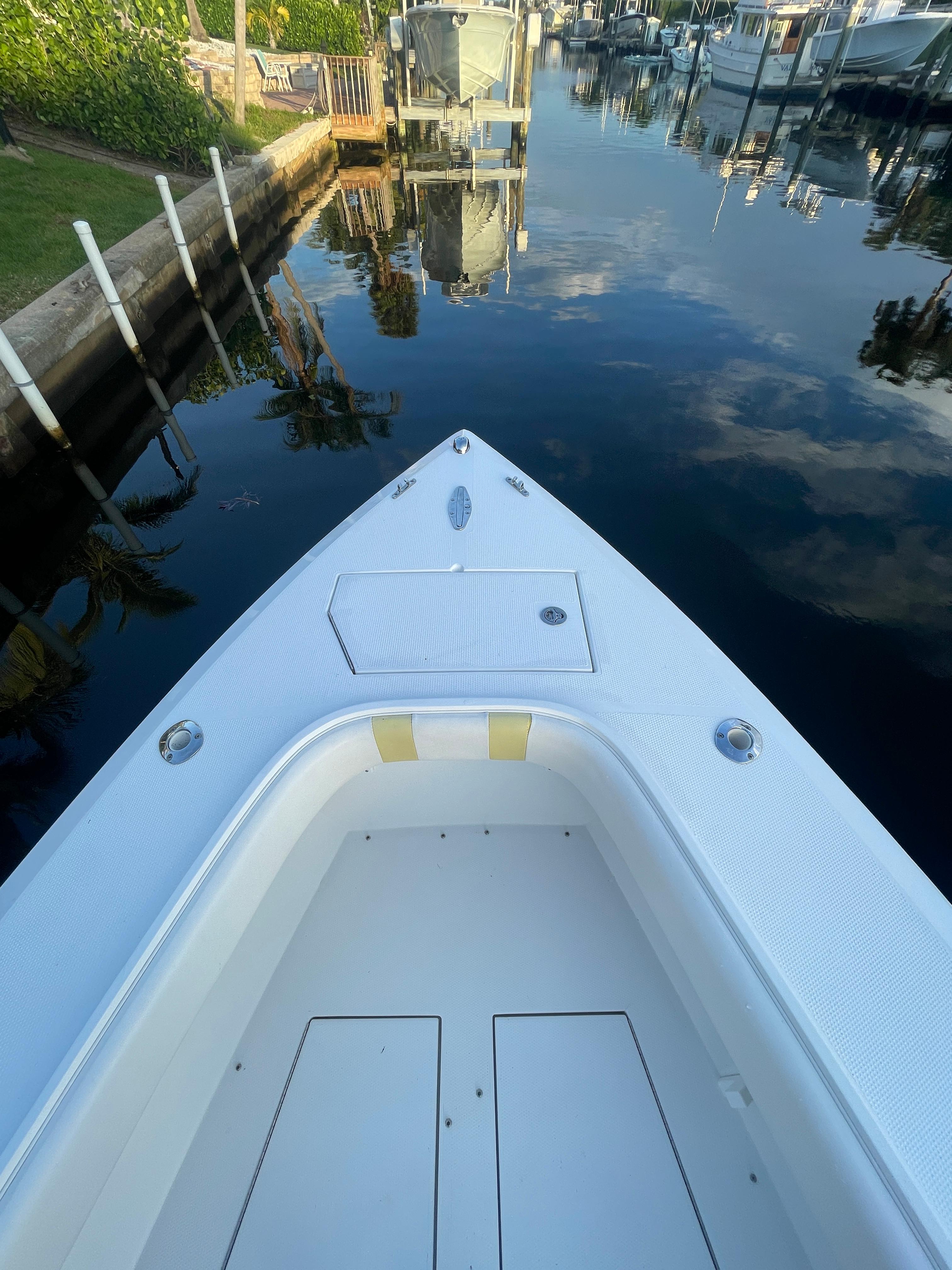Island Runner 31 Tide Up - Bow seating