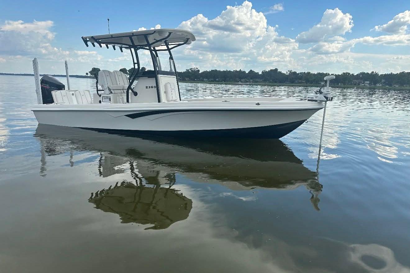 2025 Ranger 2360 Bay