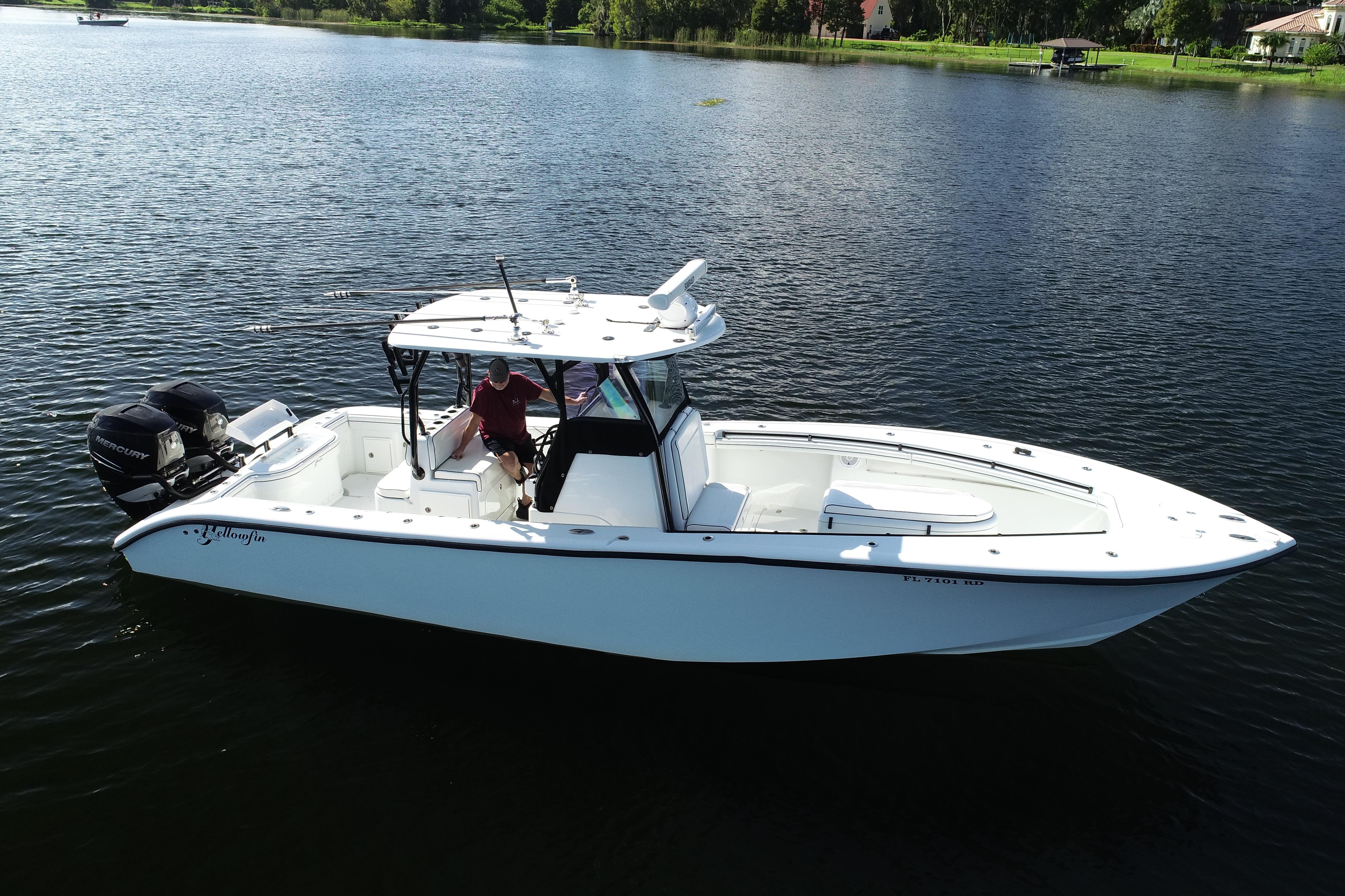 2017 Yellowfin 32 Offshore