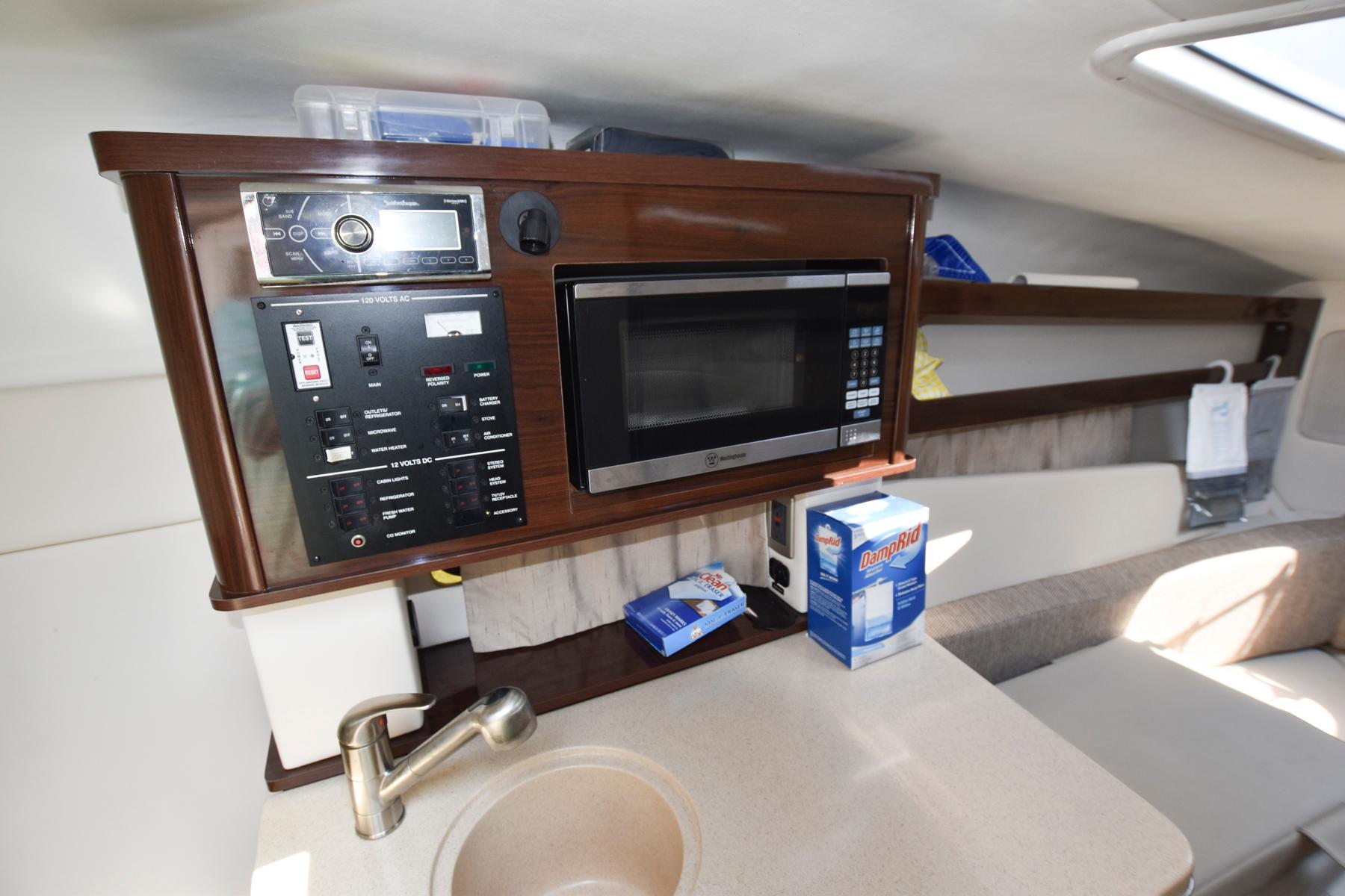 NY 8972 BP Knot 10 Yacht Sales