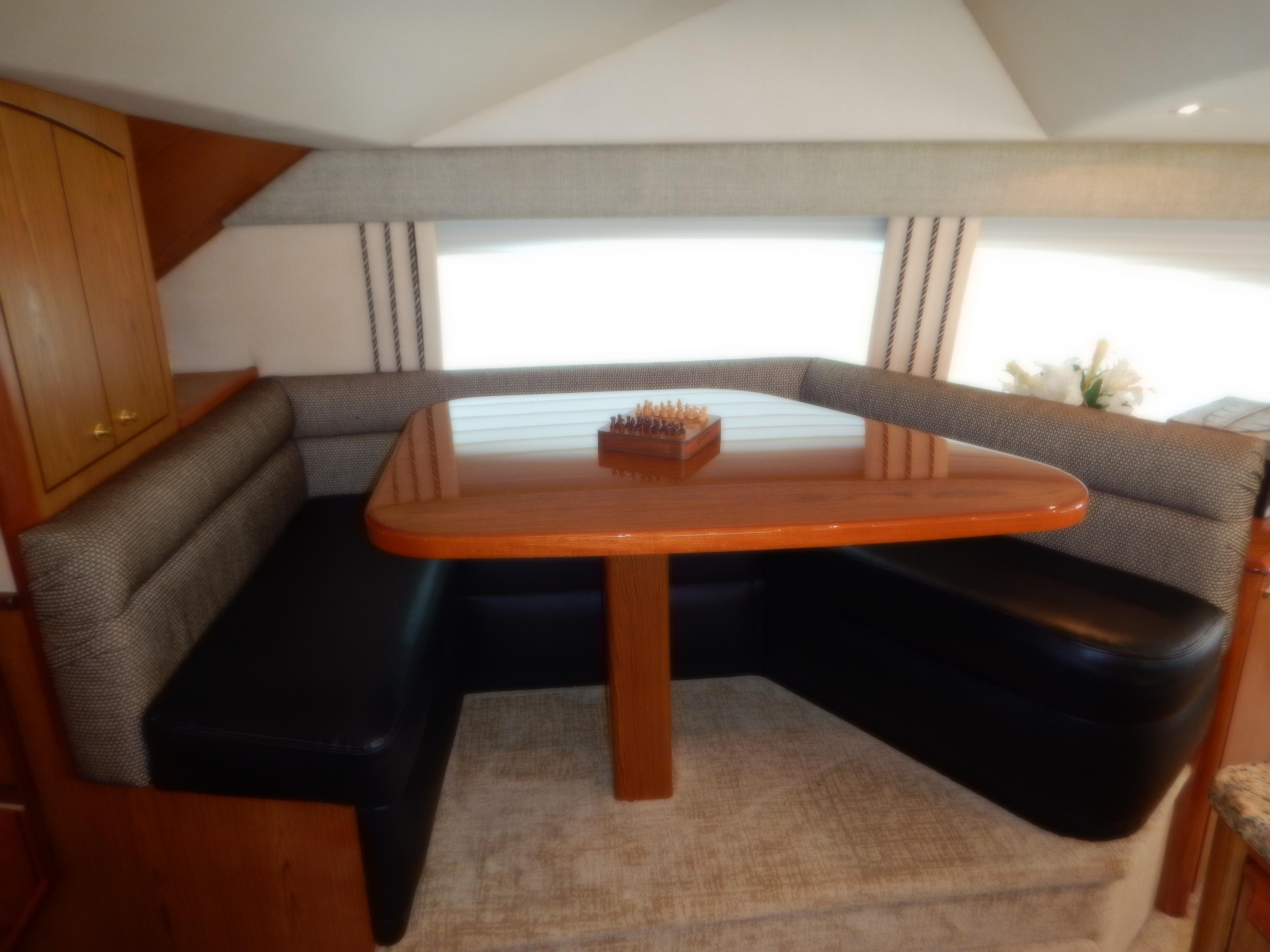 Ocean Yachts 54 MORNING STAR - Dinette Table