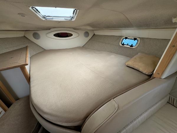 1997 Maxum 3200 SCR cabin interior with bed, skylight, and side window.