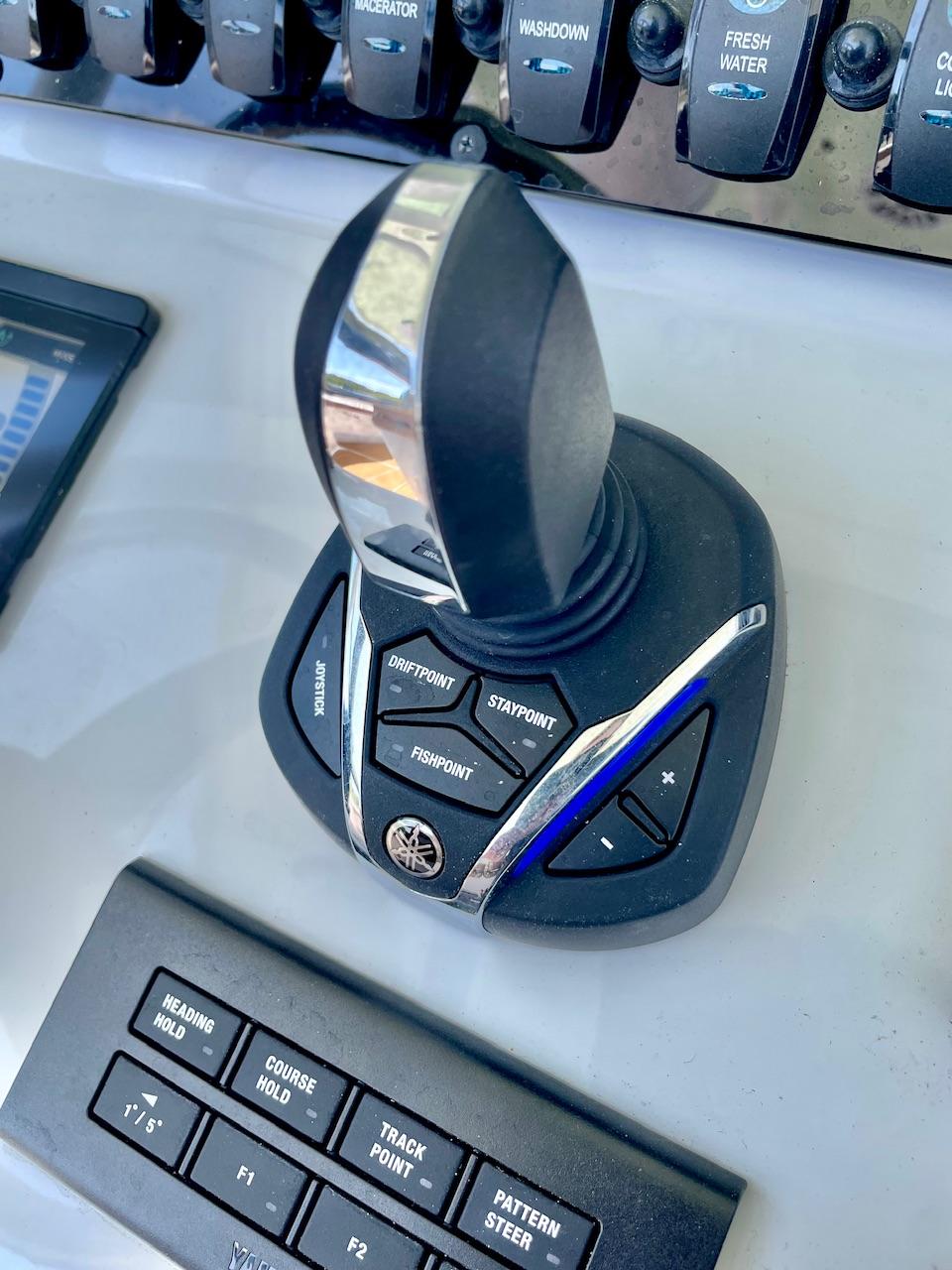 2024-sea-hunt-305-se-power-9763716-977013965-0-180420250850-15