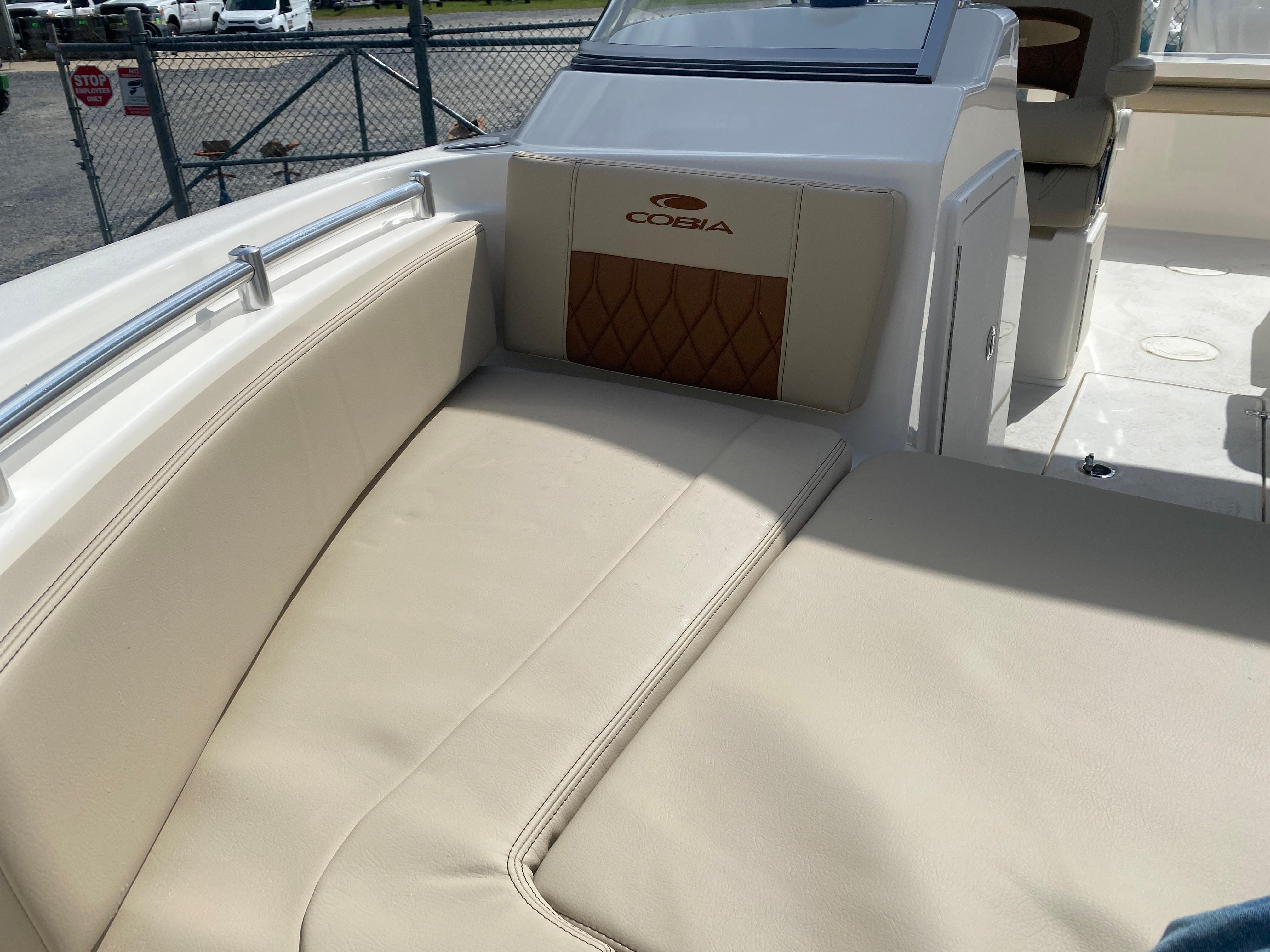 2024 Cobia 220 Dual Console-30